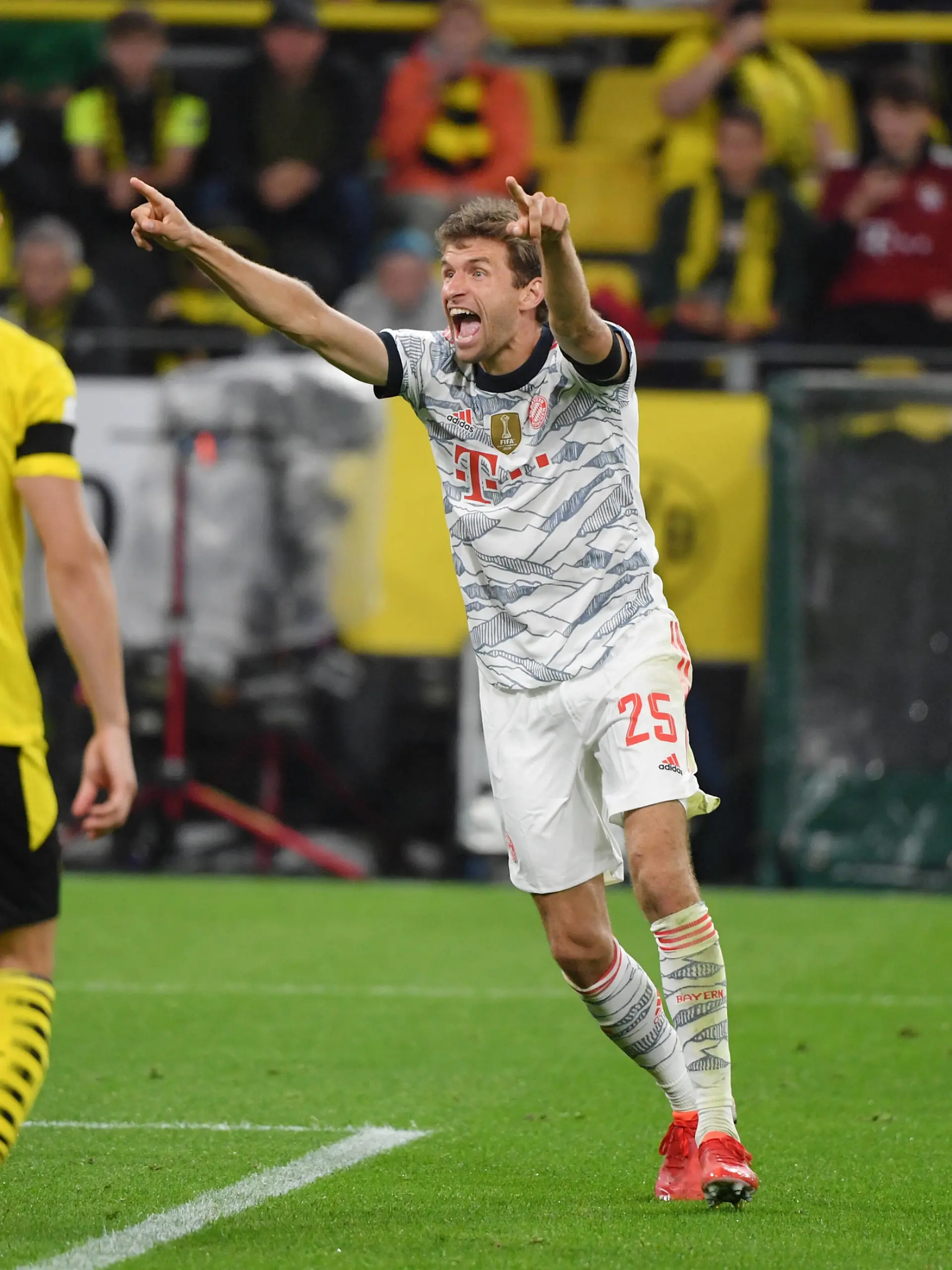  Jubel Thomas Müller Bayern Muenchen 17.08.2021, Fussball GER, Saison 2021 2022, 1. Bundesliga, Supercup 2021, Finale, Borussia Dortmund - FC Bayern München, Foto: Maik Hölter/TEAM2sportphoto ***DFL regulations prohibit any use of photographs as image sequences and/or quasi-video.*** Dortmund Nordrhein Westfalen Deutschland *** Cheer Thomas Müller Bayern Muenchen 17 08 2021, Football GER, Season 2021 2022, 1 Bundesliga, Supercup 2021, Final, Borussia Dortmund FC Bayern Munich, Photo Maik Hölter TEAM2sportphoto DFL regulations prohibit any use of photographs as image sequences and or quasi video Dortmund Nordrhein Westfalen Germany Team2