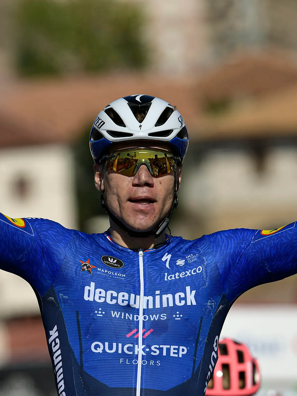 17.08.2021, Spanien, Molina De Aragon: Radsport: UCI Worldtour - Vuelta a España, El Burgo de Osma - Molina d eAragon, 4. Etappe. Fabio Jakobsen aus den Niederlanden feiert, nachdem er die vierte Etappe über 163,9 Kilometer gewonnen hat. Foto: Alvaro Barrientos/AP/dpa +++ dpa-Bildfunk +++