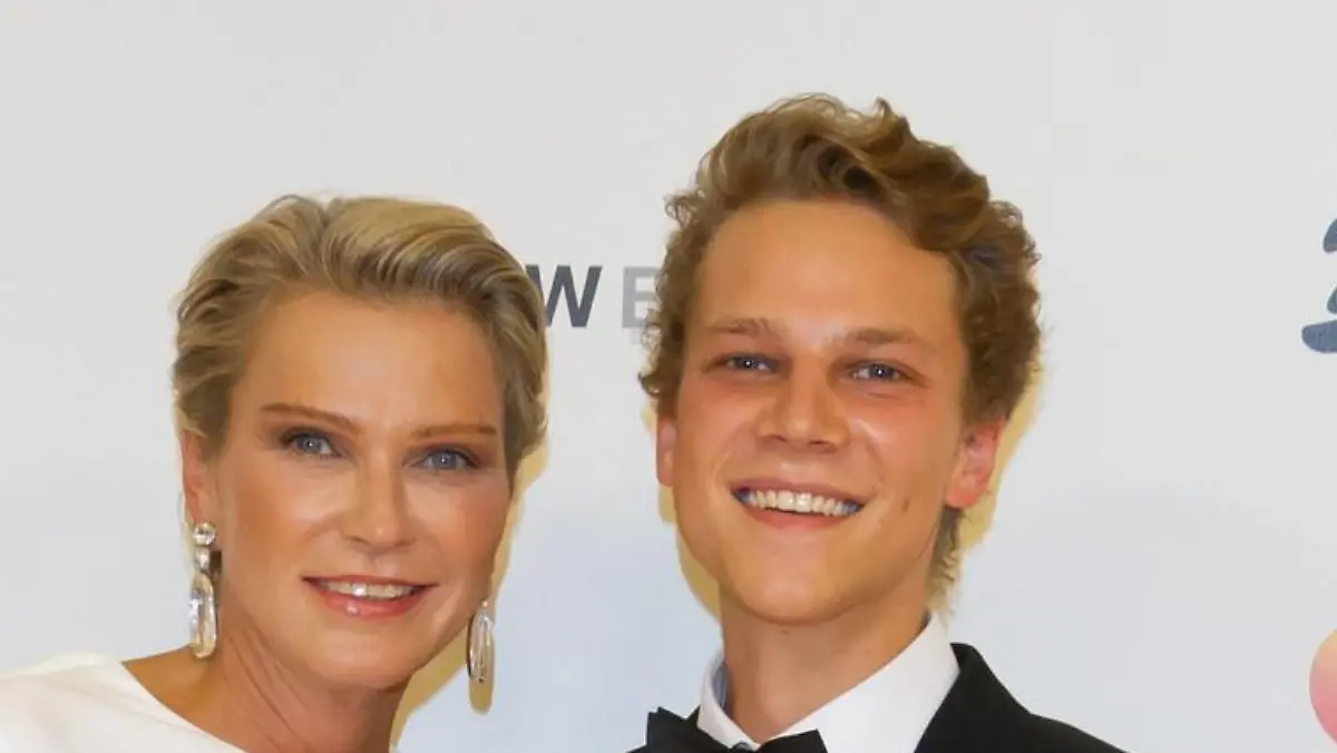 Stephanie Graefin von Pfuel und Sohn Charly - Dreamball 2016 im Hotel Ritz Carlton in Berlin am 29.09.2016. Dreamball 2016  