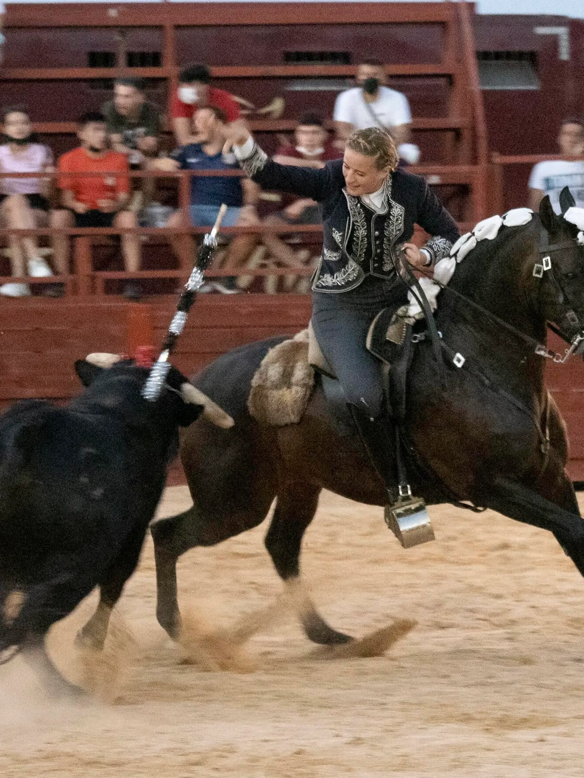 Sport Bilder des Tages German mounted bullfighter Clara Sofie Kreutter performs during a bullfight celebrated in Ledena, central Spain, 16 August 2021. German mounted bullfighter Clara Sofie Kreutter performs in Ledena Spain ACHTUNG: NUR REDAKTIONELLE NUTZUNG PUBLICATIONxINxGERxSUIxAUTxONLY Copyright: xJosxdelxOlmox FM2007 20210816-7be871ee314d492449adf45e0df09ba880c2779b