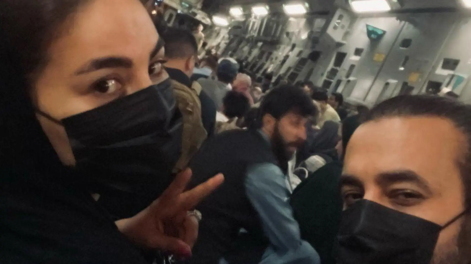 Aryana Sayeed postete ein Bild ihres Flugs von Kabul nach Doha auf Instagram.