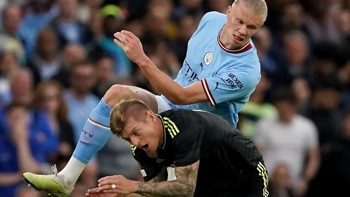 Manchester City v Real Madrid - UEFA Champions League - Semi Final - Second Leg - Etihad Stadium Real Madrid s Toni Kroos is tackled by Manchester City s Erling Haaland during the UEFA Champions League semi-final second leg match at Etihad Stadium, Manchester. Picture date: Wednesday May 17, 2023. Use subject to restrictions. Editorial use only, no commercial use without prior consent from rights holder. PUBLICATIONxNOTxINxUKxIRL Copyright: xMartinxRickettx 72215308