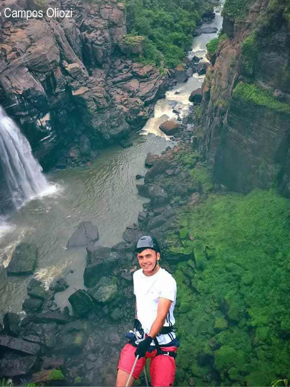 André Augusto Campos Oliozi vor einem Wasserfall im brasilianischen in Aripuana