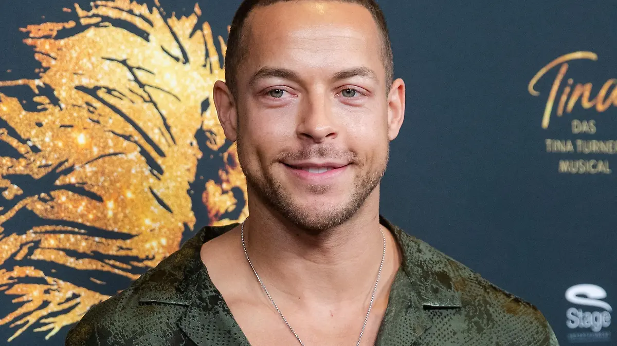 TV-Persönlichkeit Andrej Mangold kommt zur Premiere des Musicals «TINA - Das Tina Turner Musical» im Stage Apollo Theater. Das Musical zeichnet die Karriere der Sängerin aus Nutbush musikalisch bis zum Weltstar von heute nach.
