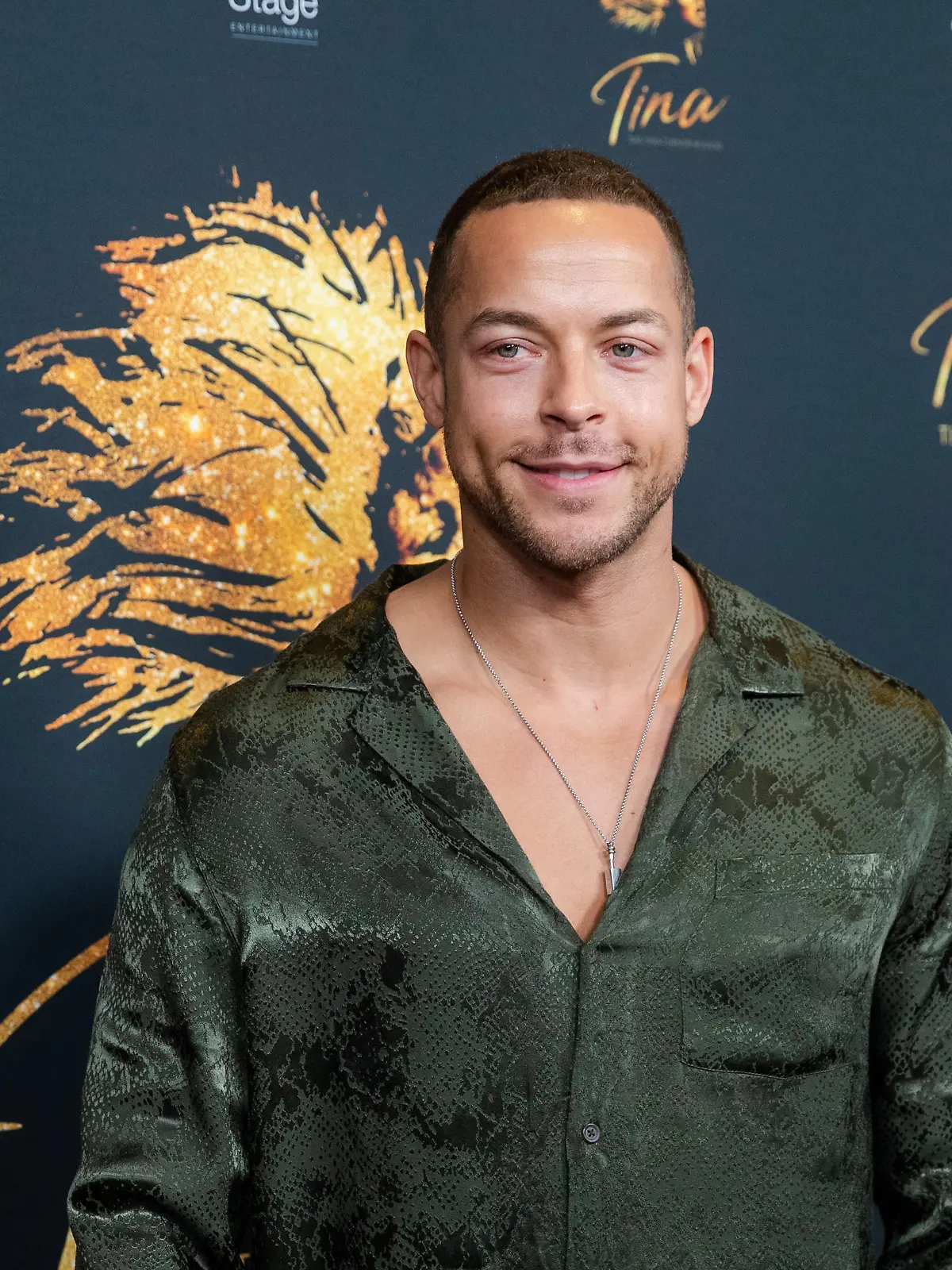 TV-Persönlichkeit Andrej Mangold kommt zur Premiere des Musicals «TINA - Das Tina Turner Musical» im Stage Apollo Theater. Das Musical zeichnet die Karriere der Sängerin aus Nutbush musikalisch bis zum Weltstar von heute nach.