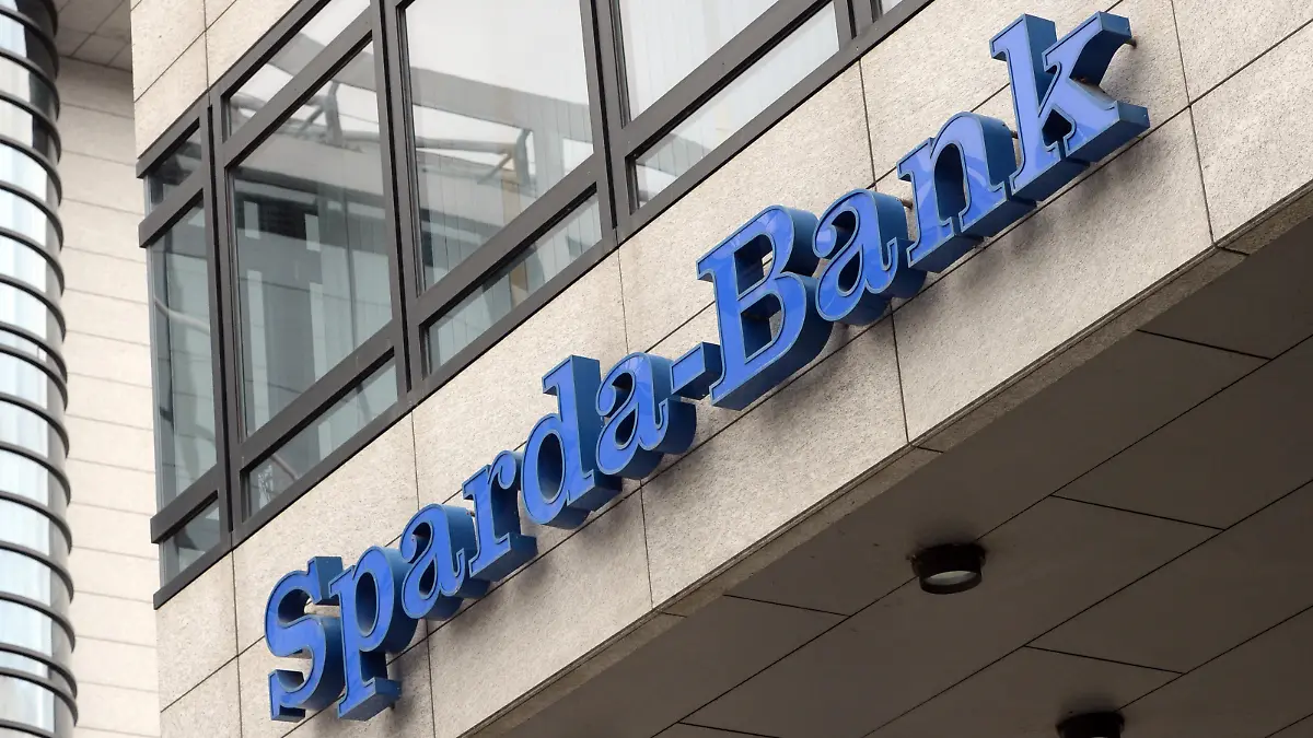 Das Logo der Sparda Bank Baden-Württemberg, aufgenommen am 29.01.2015 in Stuttgart (Baden-Württemberg) vor der Bilanz-Pressekonferenz. Foto: Bernd Weißbrod/dpa ++