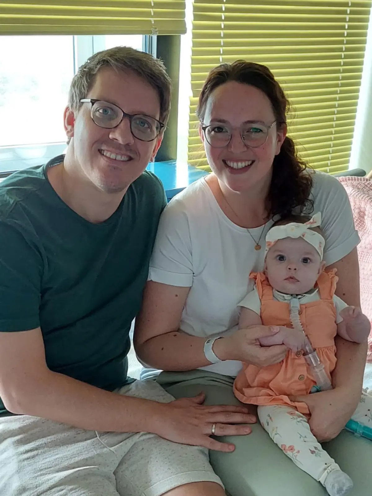 Timo und Nadine Küpers mit Baby Melina.