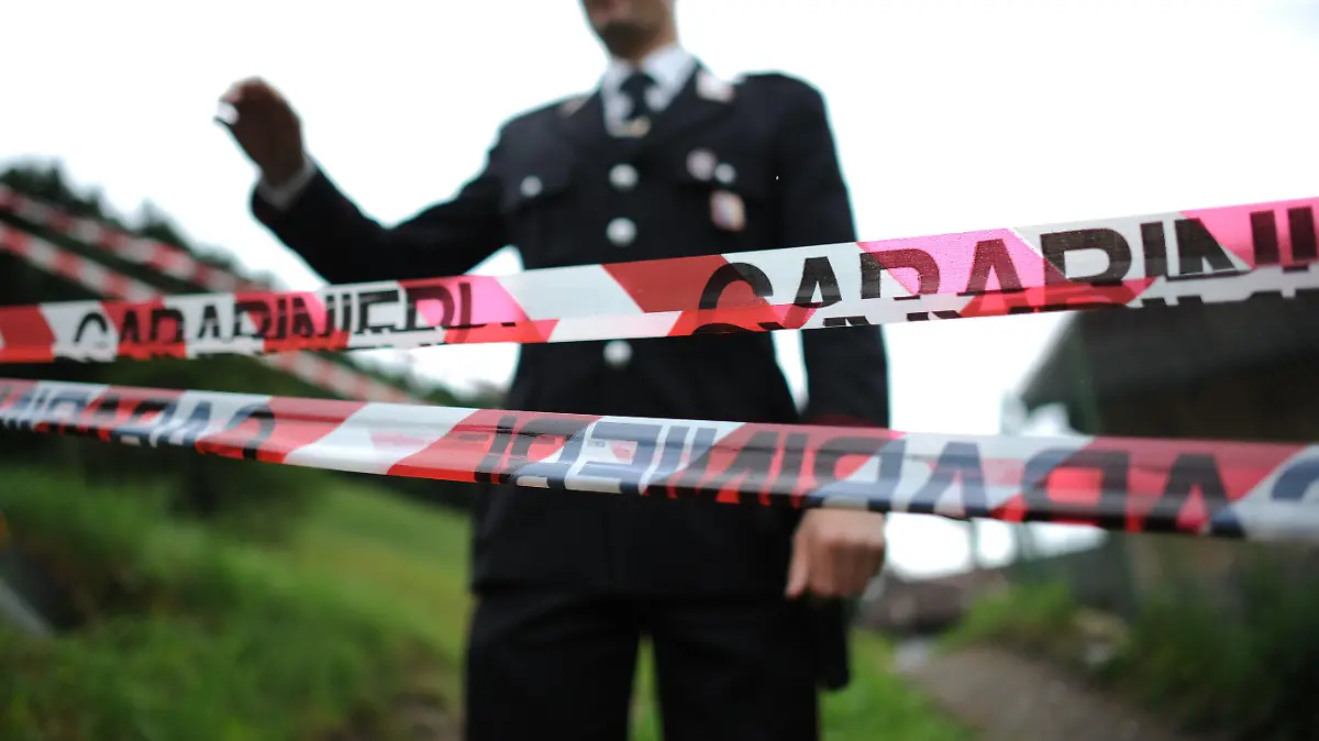 An Italian police officer stands guard near the site where supposedly a car accident happened during a joint presentation of German Football Association DFB and it's general sponsor Mercedes in St. Leonhard in Passeier, Italy, 27 May 2014. Germany's national soccer squad prepares for the upcoming FIFA World Cup 2014 in Brazil at a training camp in South Tyrol until 30 May 2014. Photo: Andreas Gebert/dpa +++(c) dpa - Bildfunk+++