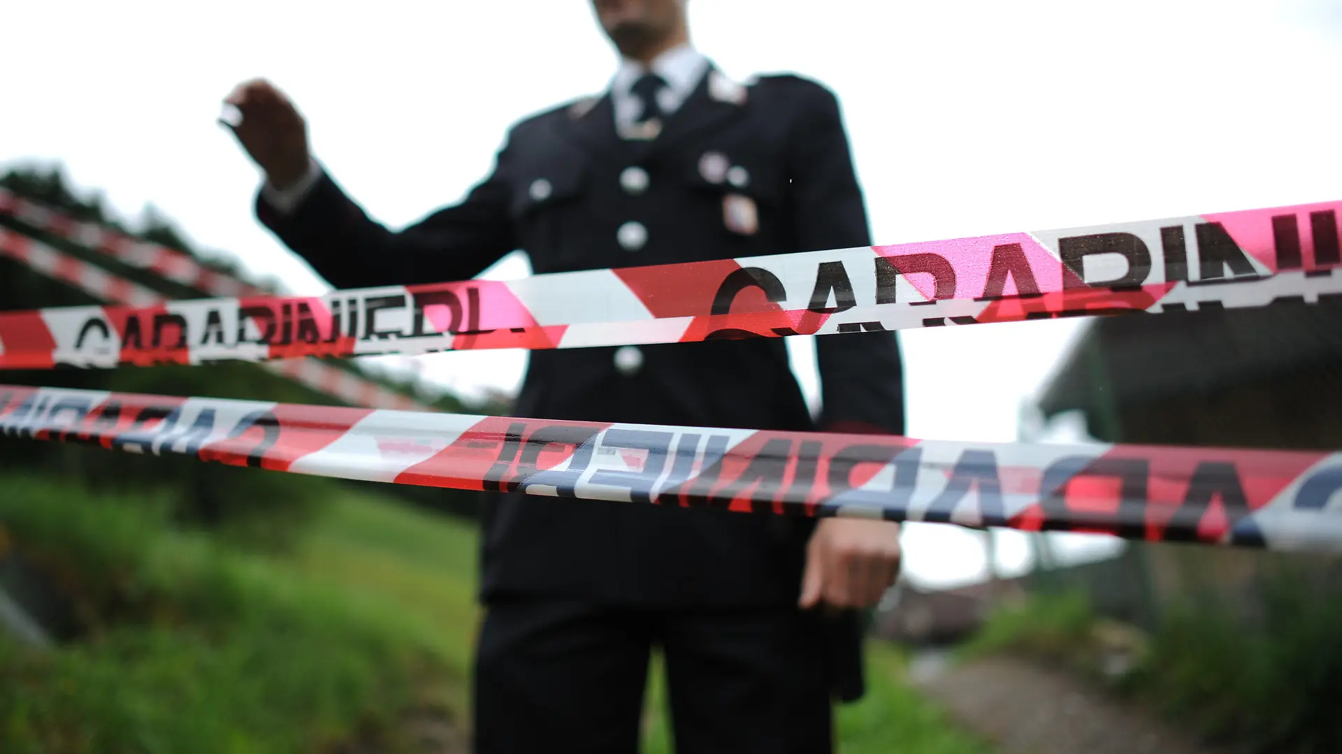 An Italian police officer stands guard near the site where supposedly a car accident happened during a joint presentation of German Football Association DFB and it's general sponsor Mercedes in St. Leonhard in Passeier, Italy, 27 May 2014. Germany's national soccer squad prepares for the upcoming FIFA World Cup 2014 in Brazil at a training camp in South Tyrol until 30 May 2014. Photo: Andreas Gebert/dpa +++(c) dpa - Bildfunk+++