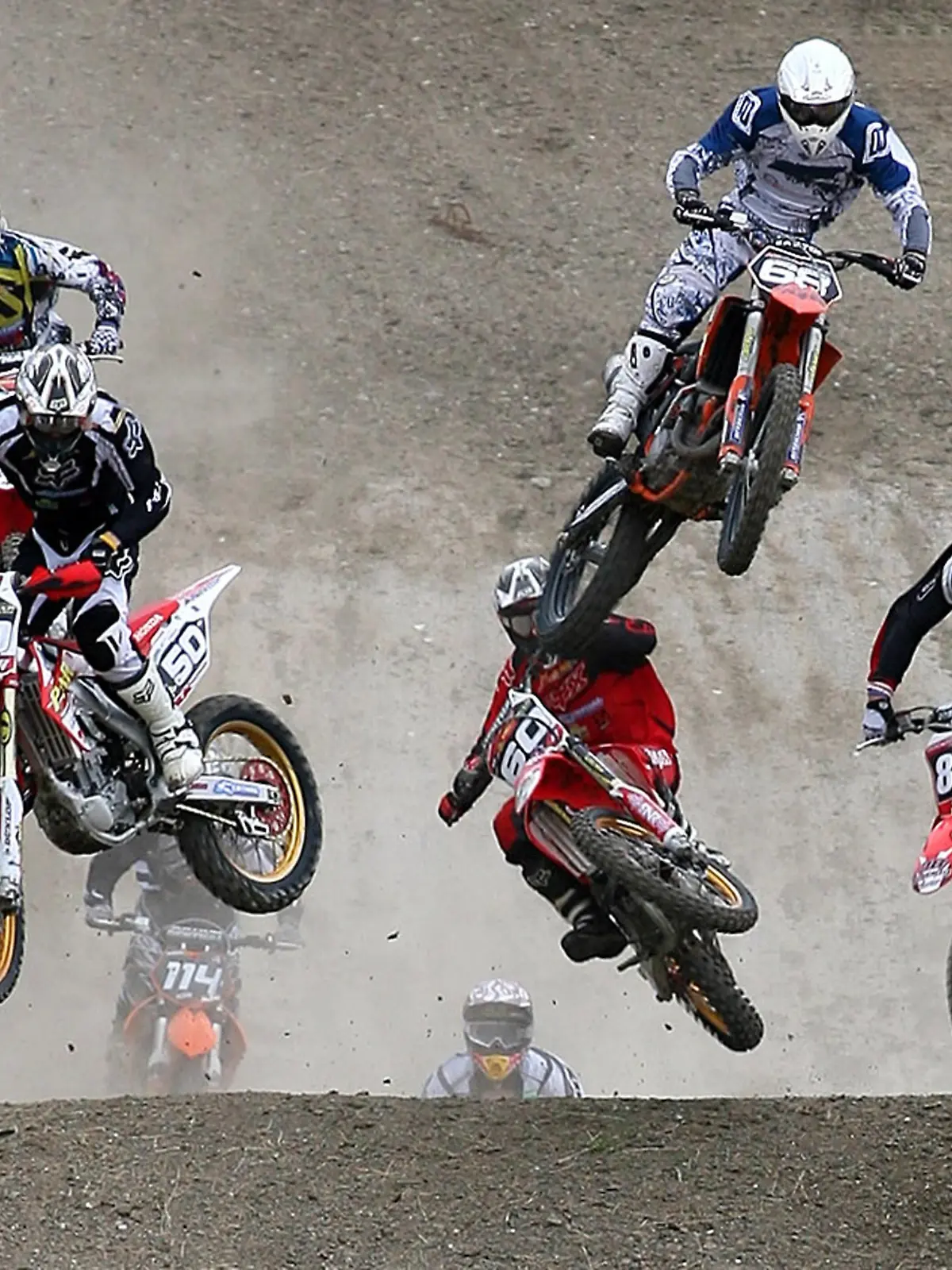 Bildnummer: 06228508  Datum: 25.07.2010  Copyright: imago/Colorsport
Motorsport - Maxxis ACU British Motocross Championship - Round 5 at Foxhill, Swindon The Maxxis ACU British Motocross MX2 Class on the opening lap PUBLICATIONxINxGERxSUIxAUTxHUNxPOLxUSAxONLY ; Motorsport Motorrad Aktion vdig xmk 2010 quer o0 Teilnehmer Starter Fahrer Sprung Jump

Image number 06228508 date 25 07 2010 Copyright imago Color Sports motor aviation Maxxis ACU British Motocross Championship Round 5 AT Foxhill Swindon The Maxxis ACU British Motocross MX2 Class ON The Opening Lap PUBLICATIONxINxGERxSUIxAUTxHUNxPOLxUSAxONLY motor aviation Motorcycle Action shot Vdig xmk 2010 horizontal o0 Participants Starter Driver Jump Jump 