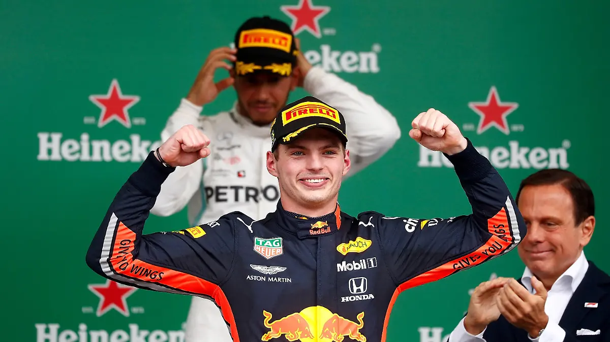 Interlagos, Brasilien, 17.11.2019, Formel 1, Formula 1, Brasilien Grand Prix, Podium:, Sieger Max Verstappen NEL 33, Aston Martin Red Bull Racing, 2.Platz fuer Pierre Gasly FRA 10, Red Bull Toro Rosso Honda. 3.Platz fuer Lewis Hamilton GB 44, Mercedes-AMG Petronas Motorsport  Interlagos Autodromo Jose Carlos Pace Brasilien eu-images-09-506-044276 *** Interlagos, Brazil, 17 11 2019, Formula 1, Formula 1, Brazil Grand Prix, Podium , Winner Max Verstappen NEL 33 , Aston Martin Red Bull Racing, 2 Place for Pierre Gasly FRA 10 , Red Bull Toro Rosso Honda 3 Place for Lewis Hamilton GB 44 , Mercedes AMG Petronas Motorsport Interlagos Autodromo Jose Carlos Pace Brazil eu images 09 506 044276 eu-images-506 