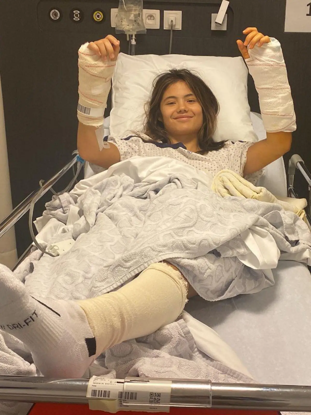 Tennis-Star Emma Raducanu musste dreimal innerhalb kürzester Zeit unters Messer.