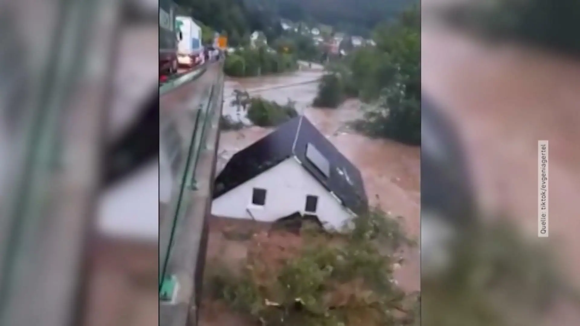 Haus wird von Strömung weggespült Ahrweiler (Rheinland-Pfalz)