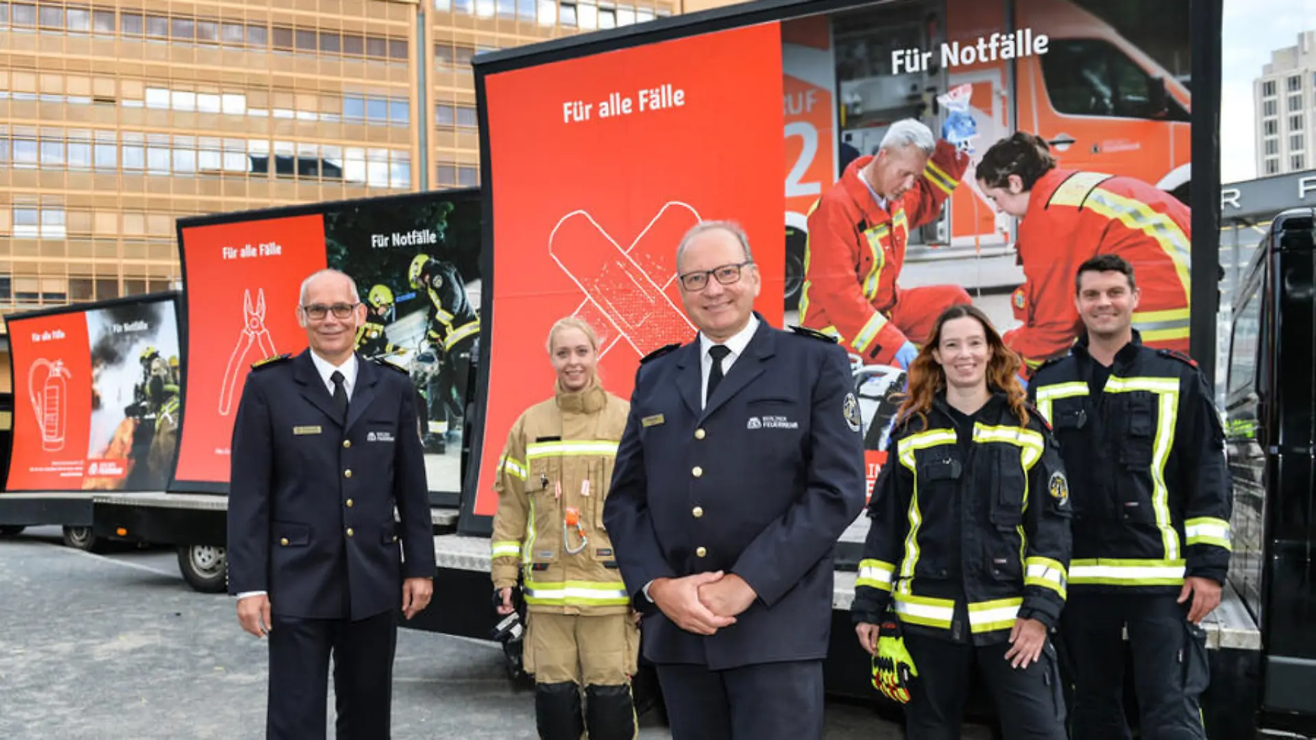 Berliner Feuerwehr präsentiert die Werbe-Kampagne auf dem Potsdamer Platz.  Wenn´s drauf ankommt: 112