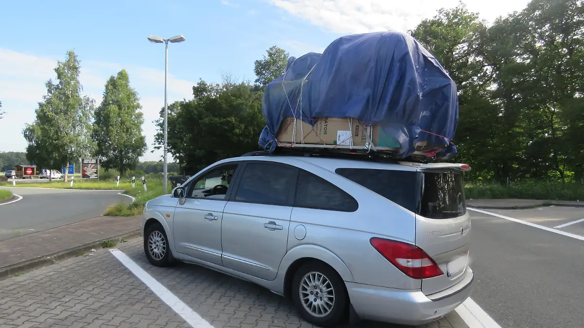 Kühlschrank auf Dach Autobahn 1 bei Münster
