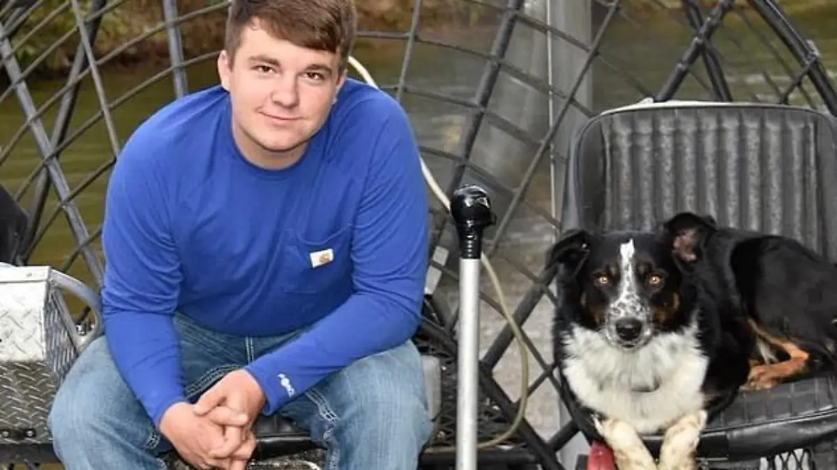 Hund wacht an Grab von Will Warner Tennessee