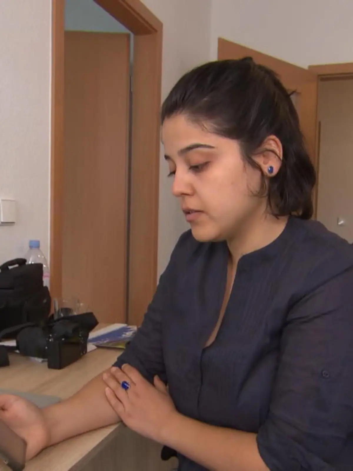 Bild zu: "Afghanin aus Berlin bangt um Familie"