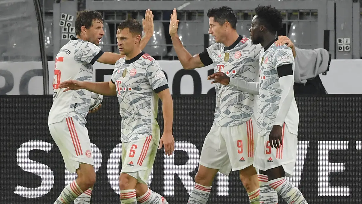  Jubel 0:1, v.li., Thomas Müller Bayern Muenchen, Joshua Kimmich Bayern Muenchen, Robert Lewandowski Bayern Muenchen, Alphonso Davies Bayern Muenchen 17.08.2021, Fussball GER, Saison 2021 2022, 1. Bundesliga, Supercup 2021, Finale, Borussia Dortmund - FC Bayern München, Foto: Maik Hölter/TEAM2sportphoto ***DFL regulations prohibit any use of photographs as image sequences and/or quasi-video.*** Dortmund Nordrhein Westfalen Deutschland *** Jubel 0 1, v li , Thomas Müller Bayern Muenchen , Joshua Kimmich Bayern Muenchen , Robert Lewandowski Bayern Muenchen , Alphonso Davies Bayern Muenchen 17 08 2021, Fussball GER, Saison 2021 2022, 1 Bundesliga, Supercup 2021, Finale, Borussia Dortmund FC Bayern München, Foto Maik Hölter TEAM2sportphoto DFL regulations prohibit any use of photographs as image sequences and or quasi video Dortmund Nordrhein Westfalen Deutschland Team2