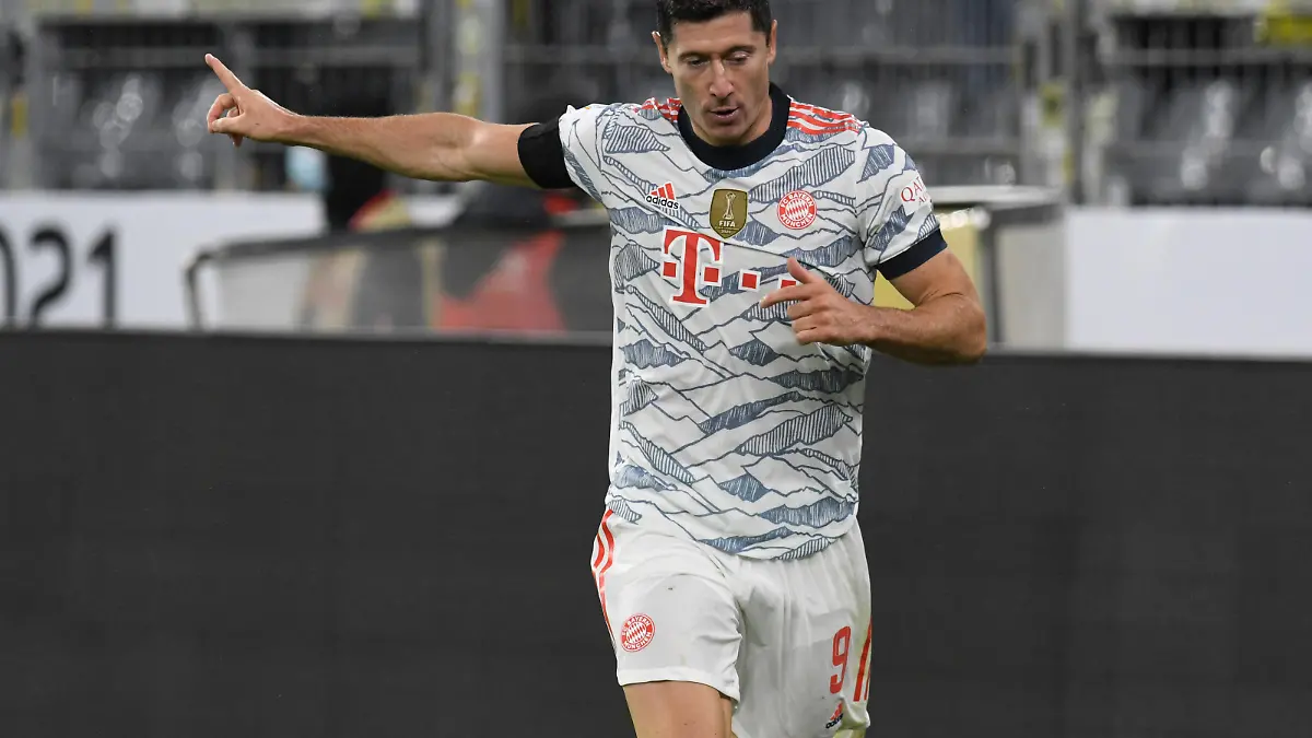 Robert Lewandowski schießt die Bayern zum Supercup-Triumph gegen Borussia Dortmund