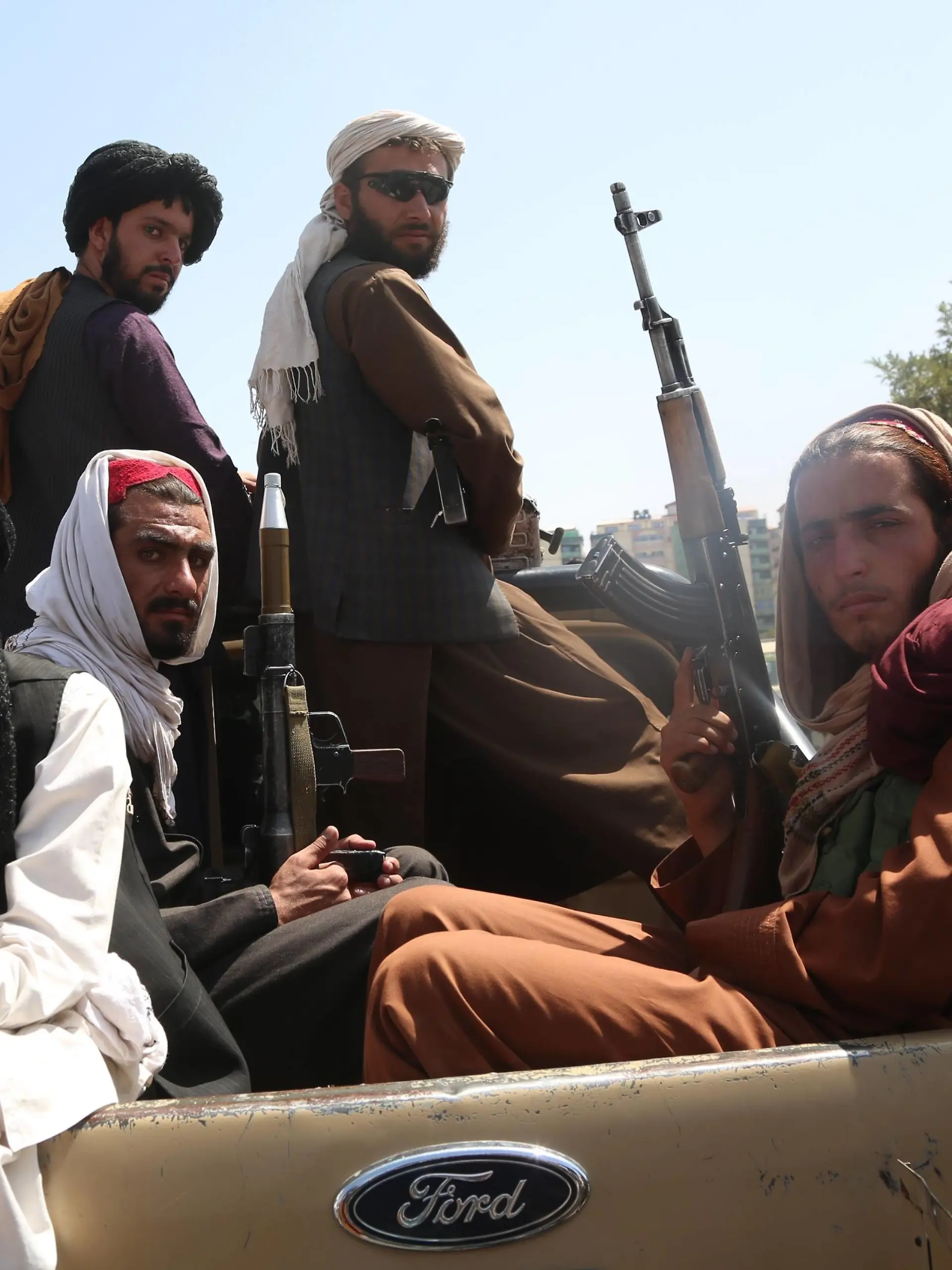 Afghanistan Taliban 6626194 16.08.2021 Taliban fighters are seen on the back of a vehicle in Kabul, Afghanistan. The Taliban designated terrorist and banned in Russia took over the capital city of Kabul on August 15, sweeping to power in Afghanistan as President Ashraf Ghani resigned and fled abroad. Stringer / Sputnik Kabul Afghanistan PUBLICATIONxINxGERxSUIxAUTxONLY Copyright: xStringerx 