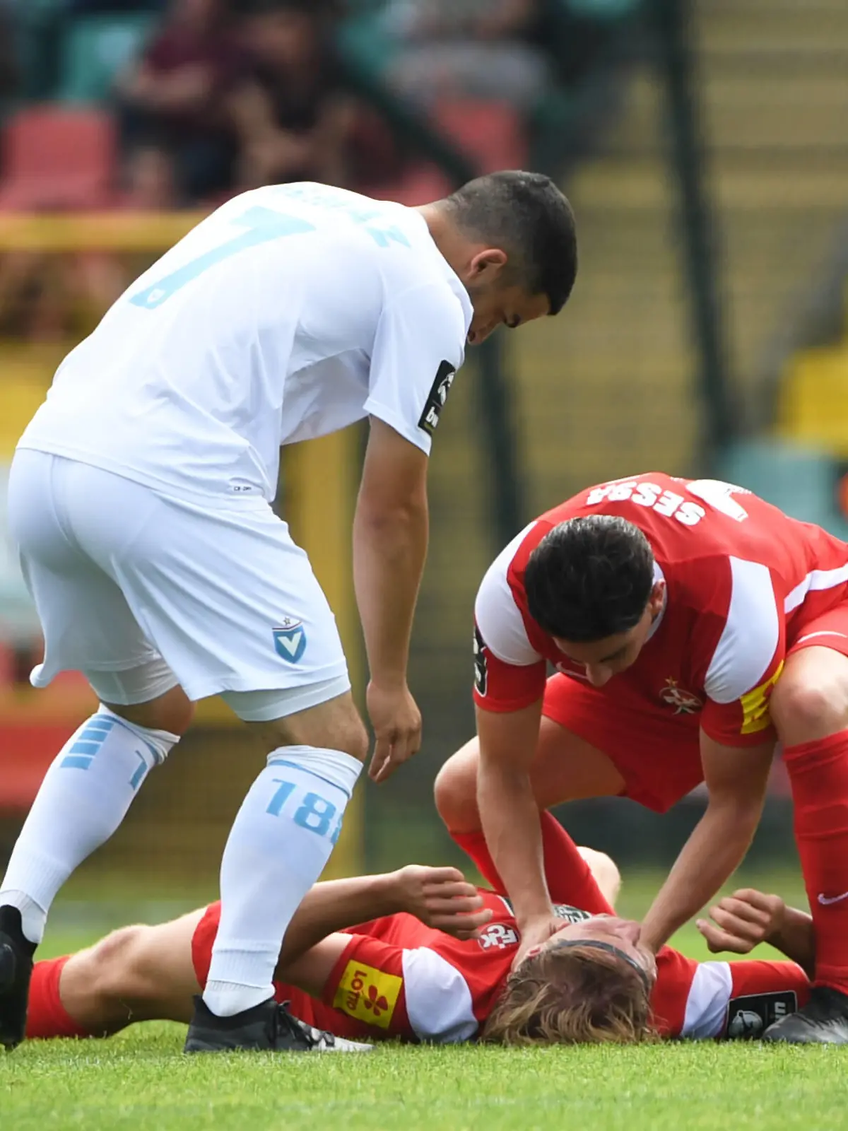  Fussball, Herren, Saison 2021/2022, 3. Liga 3. Spieltag, FC Viktoria 1889 Berlin - 1. FC Kaiserslautern, v.l. Erhan Yilmaz FC Viktoria 1889 Berlin, Felix Götze 1. FC Kaiserslautern, Nicolas Sessa 1. FC Kaiserslautern, 15.08. 2021, *** Football, Men, 2021 2022 season, 3 Liga 3 matchday , FC Viktoria 1889 Berlin 1 FC Kaiserslautern, v l Erhan Yilmaz FC Viktoria 1889 Berlin , Felix Götze 1 FC Kaiserslautern , Nicolas Sessa 1 FC Kaiserslautern , 15 08 2021, Copyright: xSebastianxRäppold/MatthiasxKochx