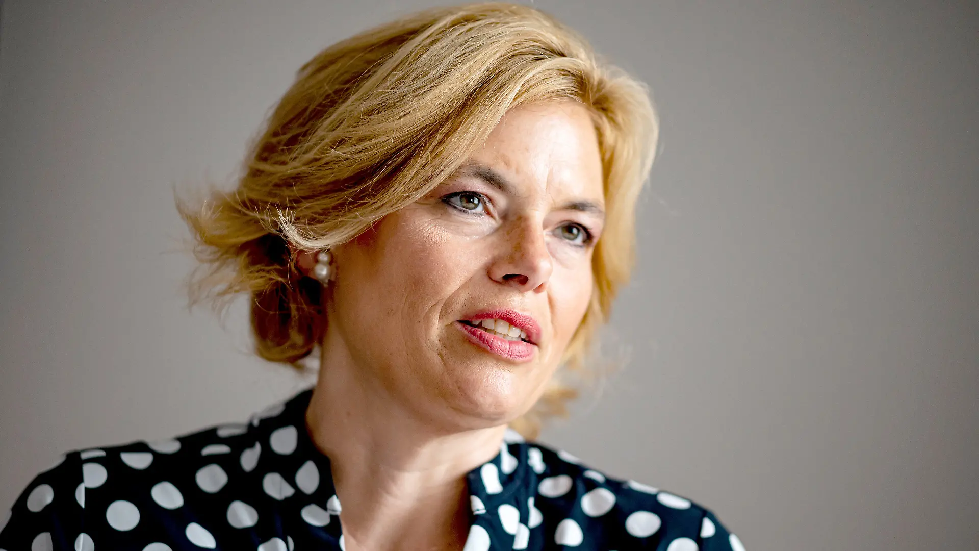 04.08.2021, Berlin: Julia Klöckner (CDU), Bundesministerin für Ernährung und Landwirtschaft und rheinland-pfälzische CDU-Chefin, spricht bei einem Interview mit Journalisten der Deutschen Presse-Agentur (dpa). Sie hat in der Flutkatastrophe einen Sonderbeauftragten für das Bundesland Rheinland-Pfalz gefordert. (zu dpa CDU-Landeschefin Klöckner will Sonderbeauftragten für Flutkatastrophe) Foto: Fabian Sommer/dpa +++ dpa-Bildfunk +++