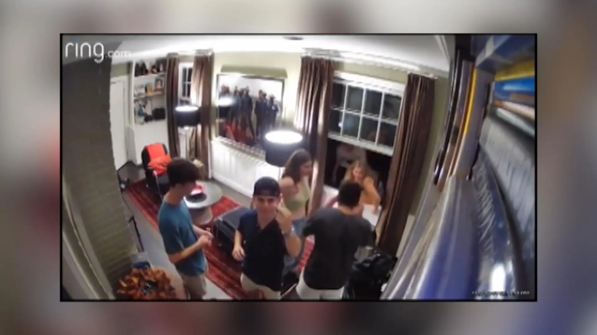 Mit Komplizin Alexa: Vater prankt Sohn Video geht viral