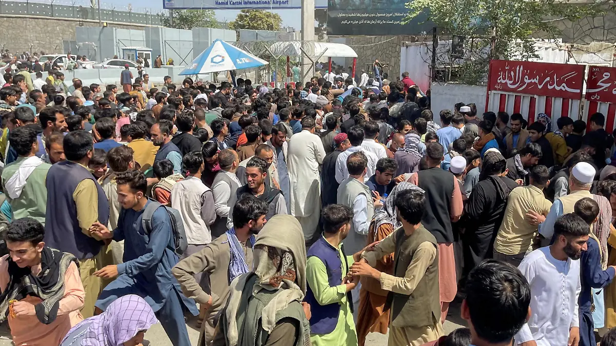 People try to get into Hamid Karzai International Airport in Kabul, Afghanistan August 16, 2021. REUTERS/Stringer NO RESALES. NO ARCHIVES