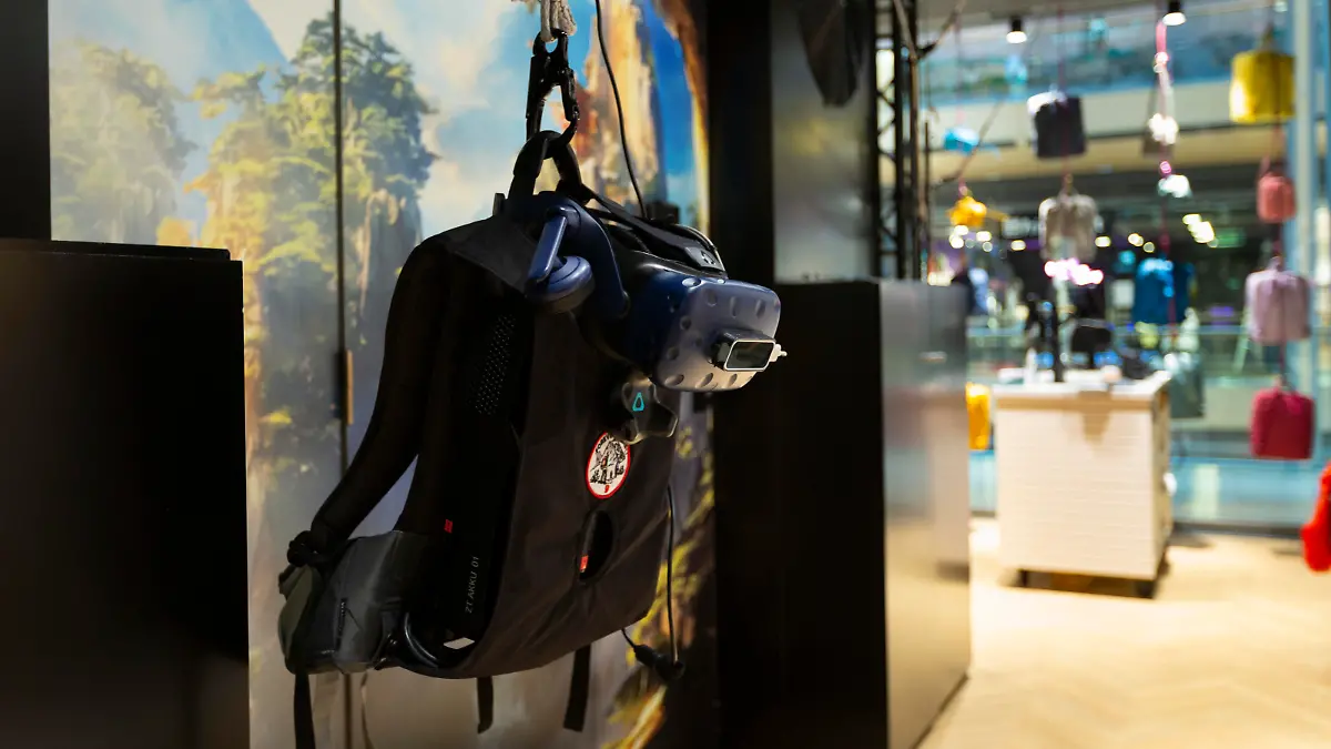 Auch einen Rucksack muss der Wanderer tragen. Damit wird Wäre und Kälte verströmt.