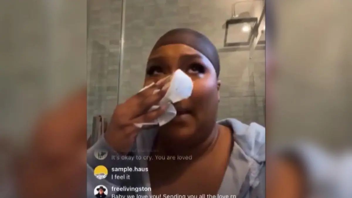 Sängerin Lizzo bricht live in Tränen aus Sie kann sich nicht mehr halten