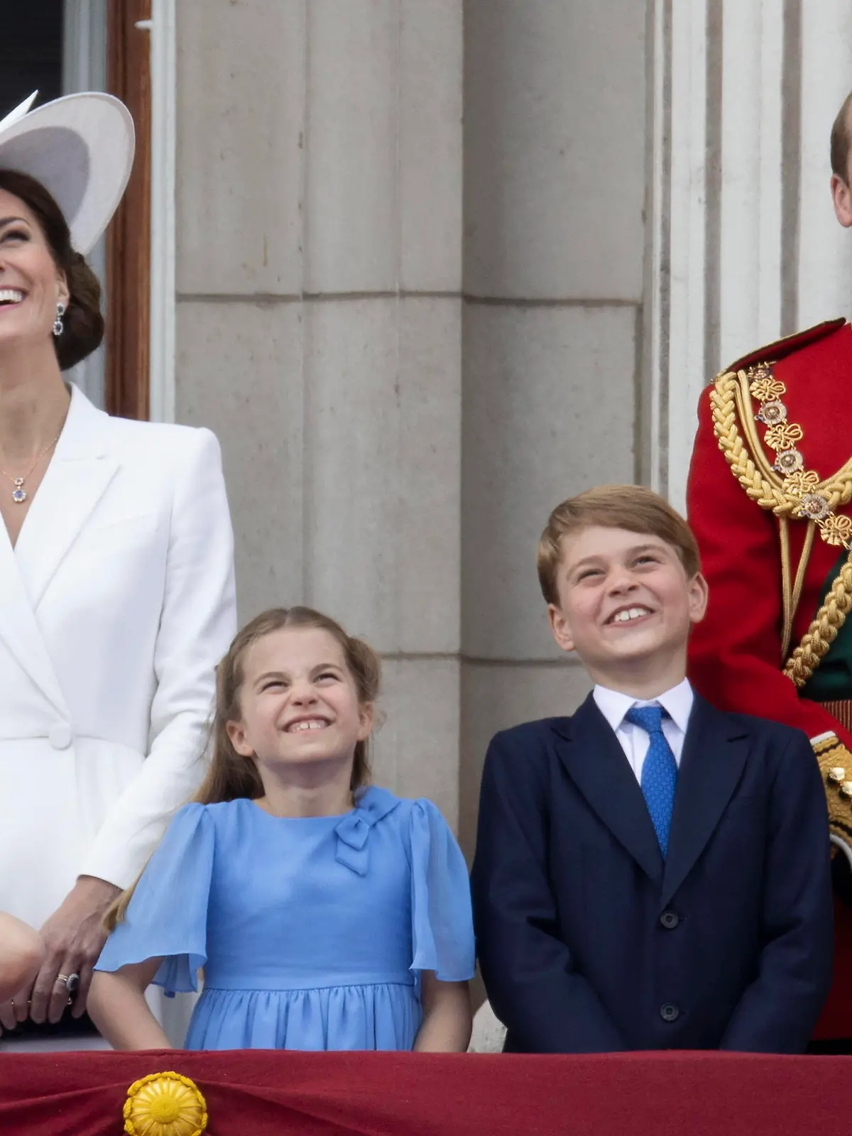  . 02/06/2022. London, United Kingdom. Queen Elizabeth II and members of The Royal Family including Prince William and Kate Middleton with their children Prince George, Princess Charlotte and Prince Louis watch a flypast from the balcony of Buckingham Palace in London during Trooping the Colour, on the first day of the Platinum Jubilee celebrations . PUBLICATIONxINxGERxSUIxAUTxHUNxONLY xStephenxLockx/xi-Imagesx IIM-23471-0066
