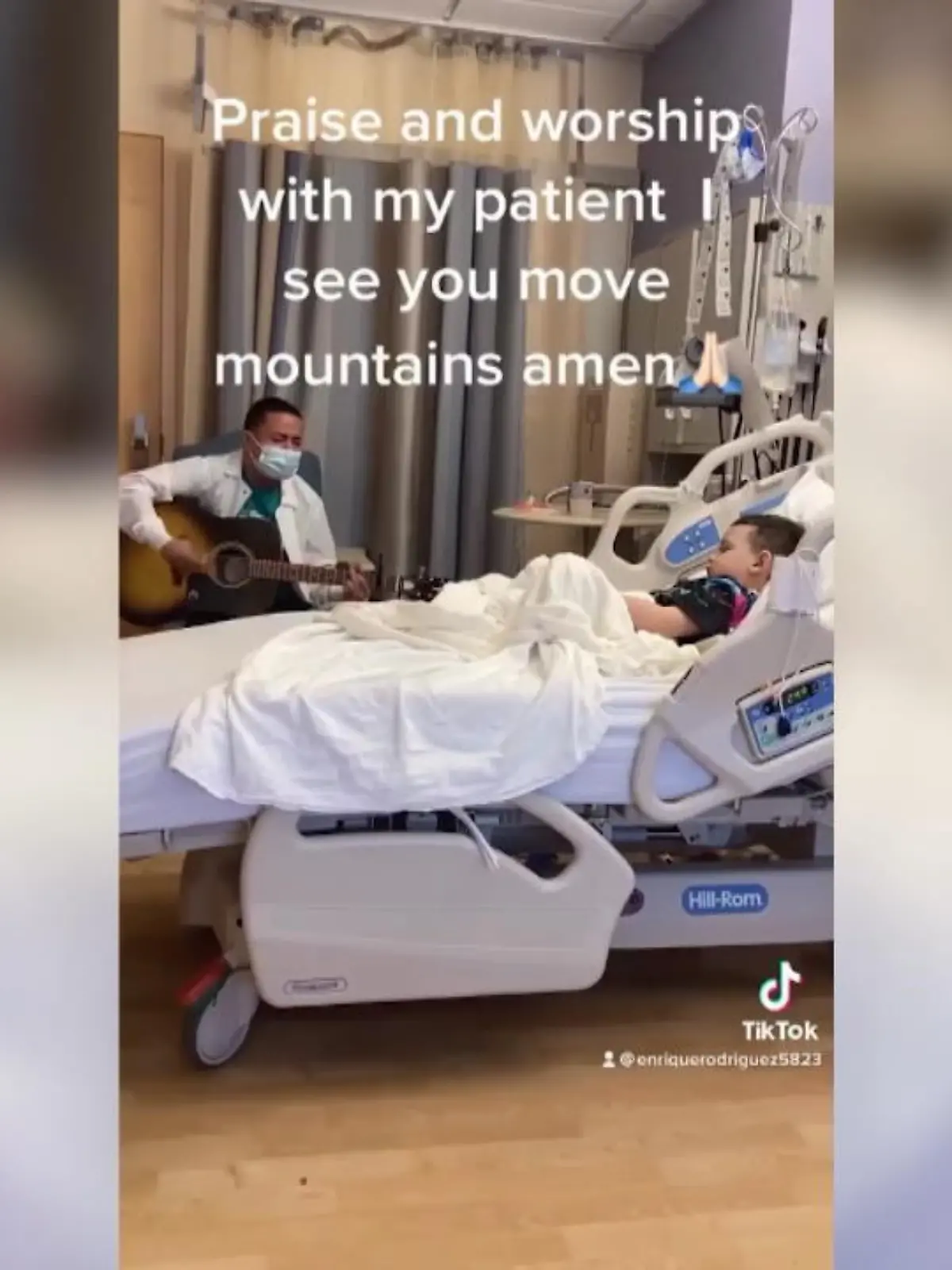 Es sind Bilder, die bewegen. Teilweise sind die Patienten, für die Enrique Rodriquez singt, kaum ansprechbar aber das hält den 28-Jährigen nicht ab auf der Intensivstation in New Jersey zu musizieren.