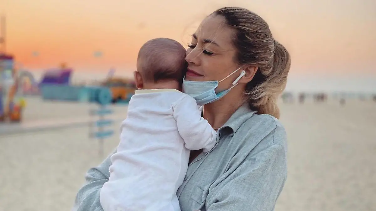 Fiona Erdmann mit ihrem Sohn Leo.