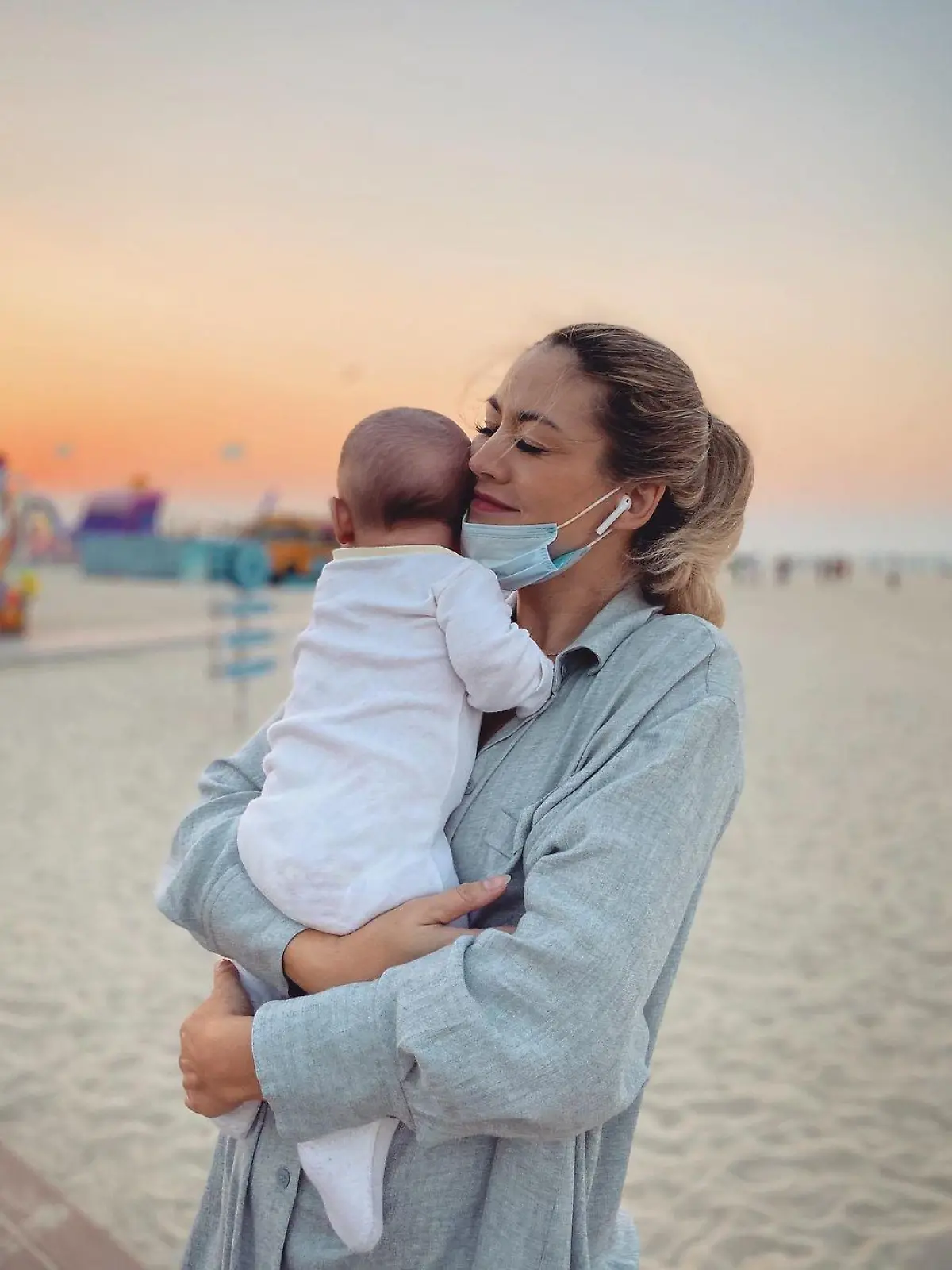Fiona Erdmann mit ihrem Sohn Leo.