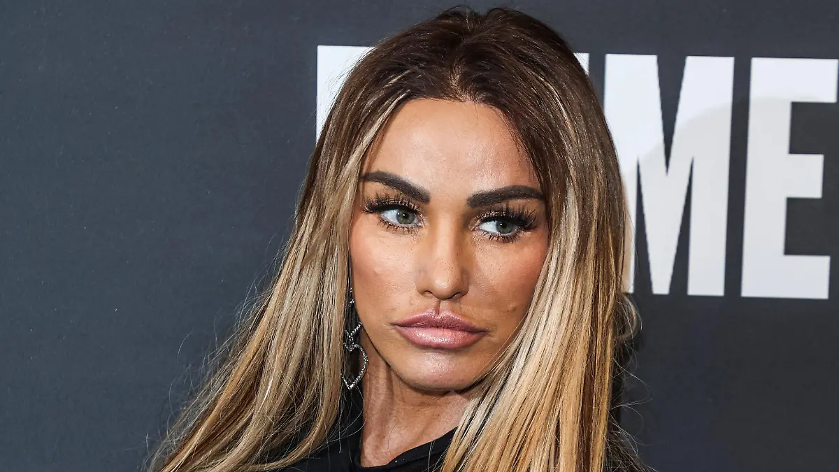 Katie Price seen attending the KSI vs FaZe Temperrr MF Cruiserweight Title Fight at OVO Wembley Arena in London, Credit:B6097 / Avalon