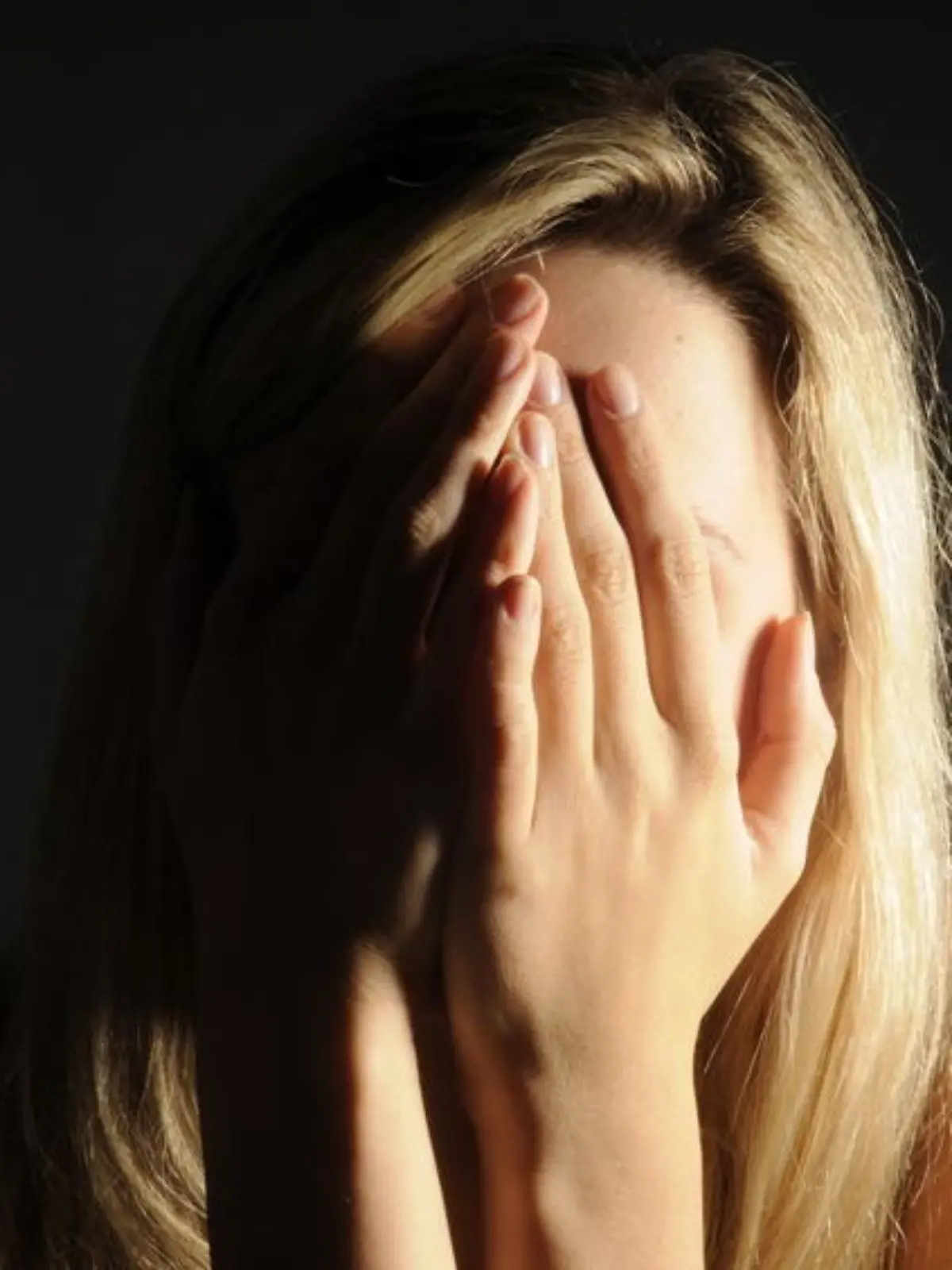 Fotolia frau trauer traurig weinen depression krankheit leid 28135380 S.jpg