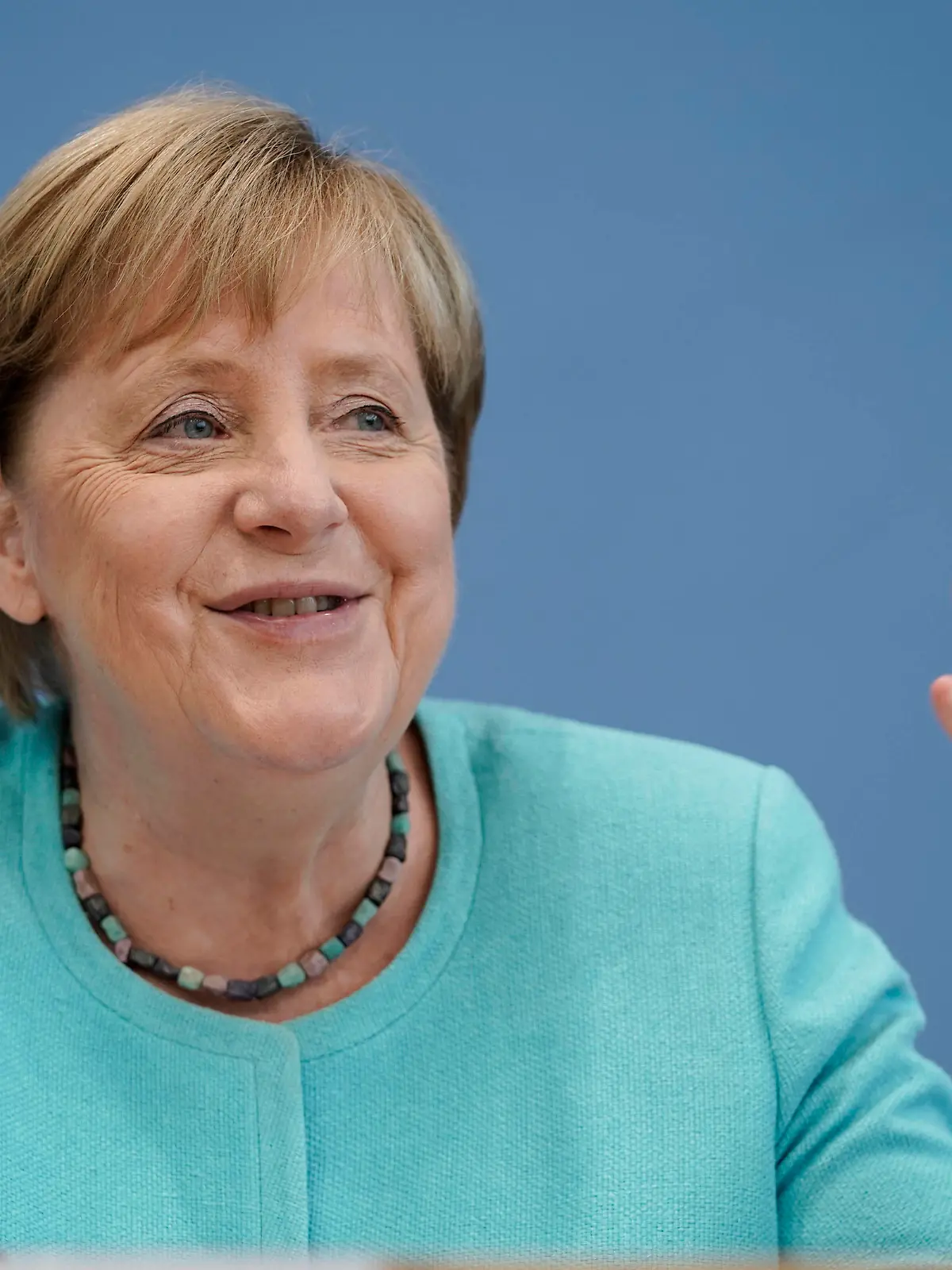  Bundeskanzlerin Dr. Angela Merkel in der Bundespressekonferenz zur Sommer-Pressekonferenz zu Aktuellen Themen der Innen- und Aussenpolitik Aktuell,22.07.2021,Berlin,Bundeskanzlerin Dr. Angela Merkel im Portrait mit besonderer Geste bei der Bundespressekonferenz zur Sommer-Pressekonferenz zu Aktuellen Themen der Innen- und Aussenpolitik Berlin Berlin Deutschland *** Federal Chancellor Dr Angela Merkel at the Federal Press Conference for the Summer Press Conference on Current Issues of Domestic and Foreign Policy News,22 07 2021,Berlin,Federal Chancellor Dr Angela Merkel in portrait with special gesture at the Federal Press Conference for the Summer Press Conference on Current Issues of Domestic and Foreign Policy Berlin Berlin Germany