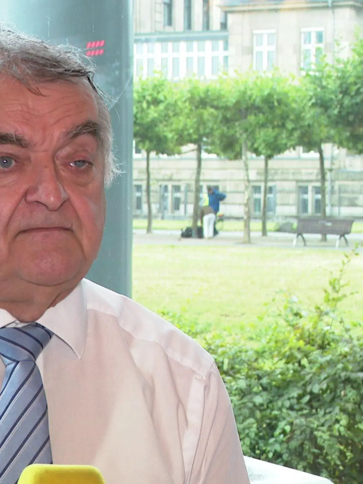 Herbert Reul spricht im RTL-Interview über den behinderten Rettungseinsatz in Düsseldorf