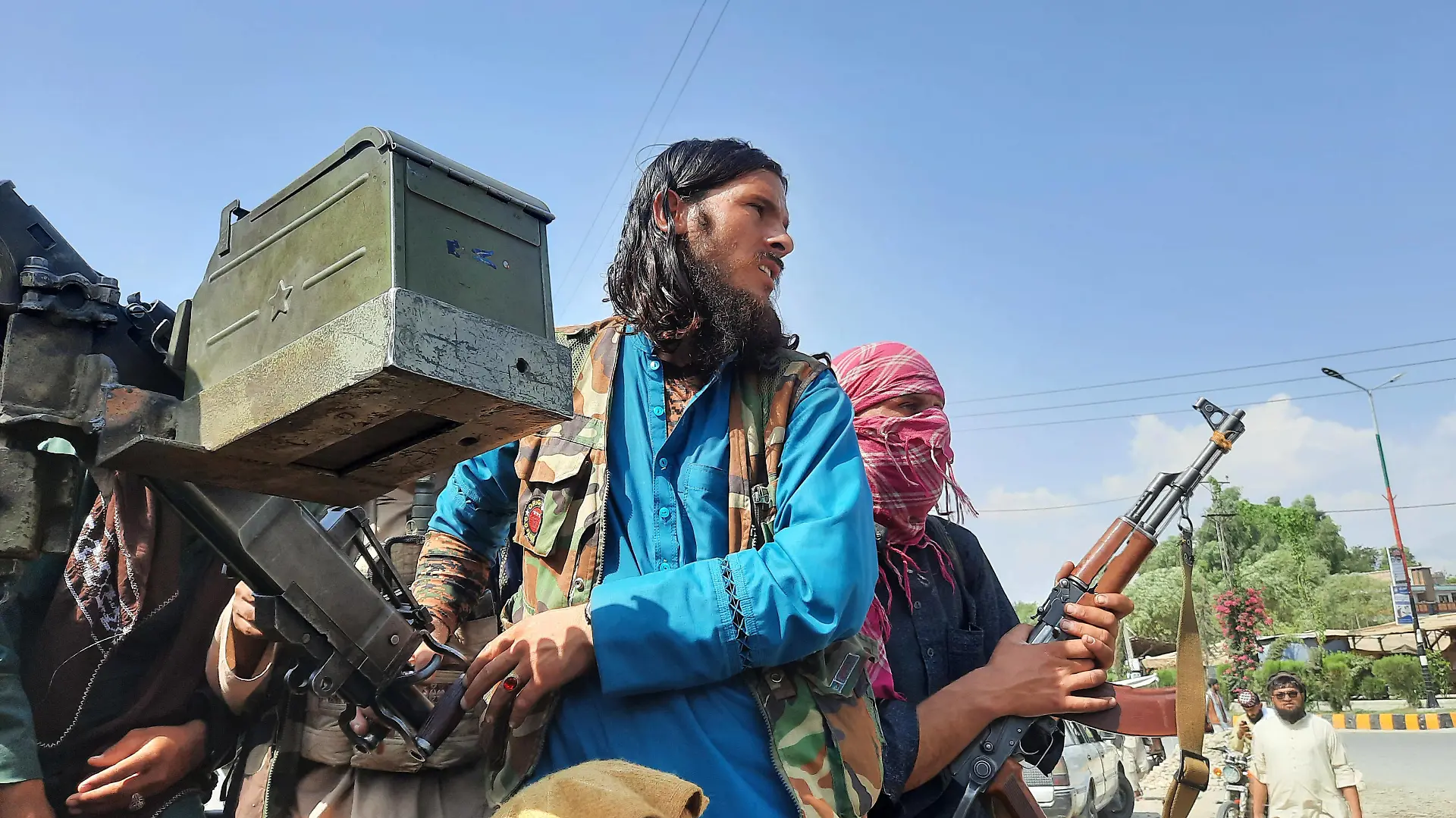 210815 -- MEHTARLAM, Aug. 15, 2021 -- Taliban militants are seen in Mehtarlam, capital of Laghman province, eastern Afghanistan, Aug. 15, 2021. Str/ AFGHANISTAN-LAGHMAN-TALIBAN Xinhua PUBLICATIONxNOTxINxCHN