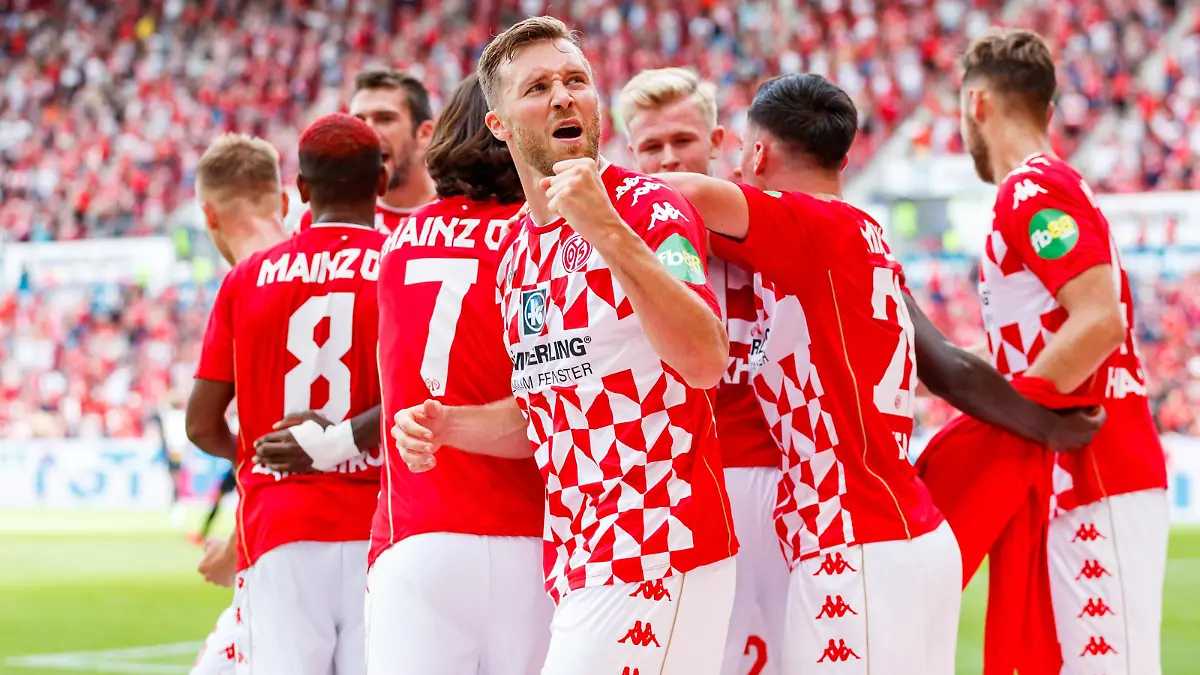 Silvan Widmer FSV Mainz 05 bejubelt den Treffer zum 1:0, FSV Mainz 05 vs RB Leipzig, Fussball, 1. Bundesliga, 15.08.2021 FSV Mainz 05 vs RB Leipzig, Fussball, 1. Bundesliga, 15.08.2021 Mainz *** Silvan Widmer FSV Mainz 05 celebrates scoring 1 0, FSV Mainz 05 vs RB Leipzig, Football, 1 Bundesliga, 15 08 2021 FSV Mainz 05 vs RB Leipzig, Football, 1 Bundesliga, 15 08 2021 Mainz Copyright: xNeisx/Eibner-Pressefotox EP_ans