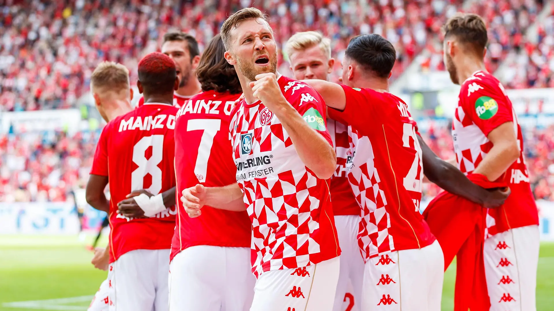 Silvan Widmer FSV Mainz 05 bejubelt den Treffer zum 1:0, FSV Mainz 05 vs RB Leipzig, Fussball, 1. Bundesliga, 15.08.2021 FSV Mainz 05 vs RB Leipzig, Fussball, 1. Bundesliga, 15.08.2021 Mainz *** Silvan Widmer FSV Mainz 05 celebrates scoring 1 0, FSV Mainz 05 vs RB Leipzig, Football, 1 Bundesliga, 15 08 2021 FSV Mainz 05 vs RB Leipzig, Football, 1 Bundesliga, 15 08 2021 Mainz Copyright: xNeisx/Eibner-Pressefotox EP_ans