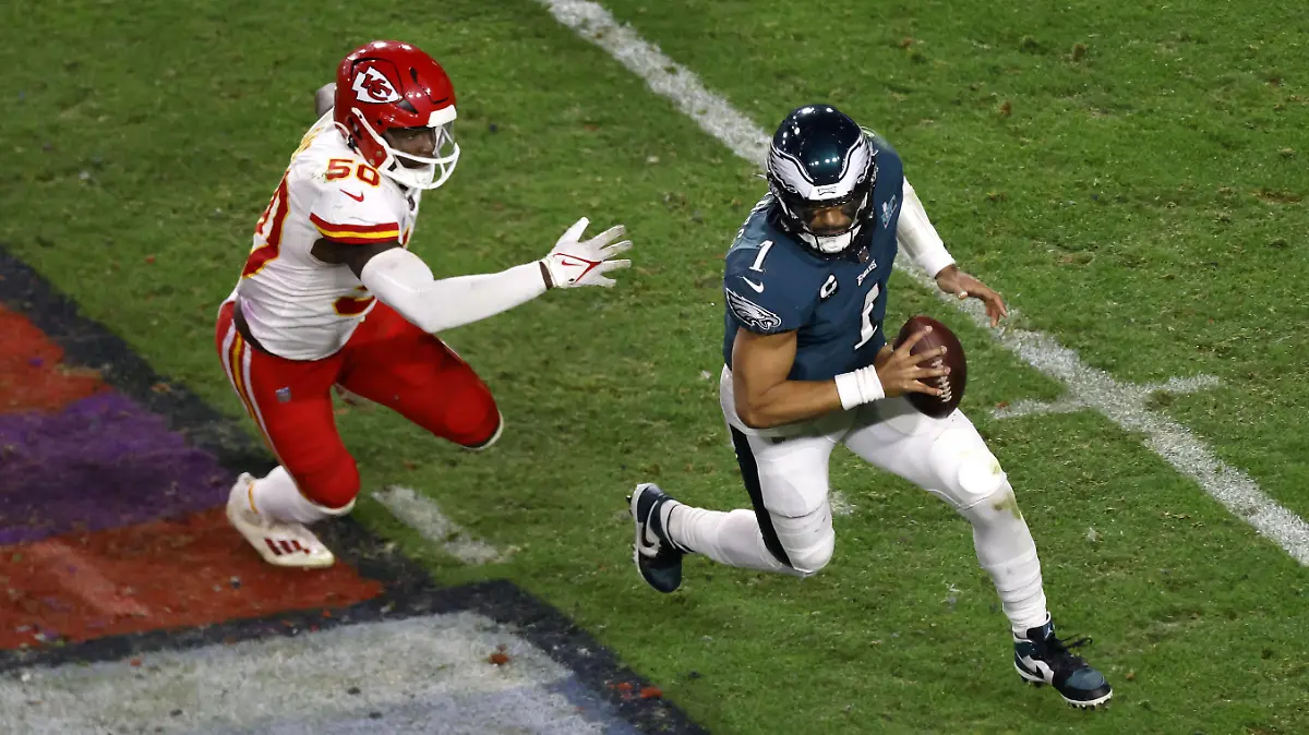 Philadelphia Eagles quarterback Jalen Hurts 1 during the NFL, American Football Herren, USA Super Bowl 57 LVII football game between the Philadelphia Eagles and the Kansas City Chiefs in Glendale, AZ on Feb 12, 2023 /CSM. Glendale United States of America - ZUMAc04_ 20230212_zaf_c04_169 Copyright: xCharlesxBausx