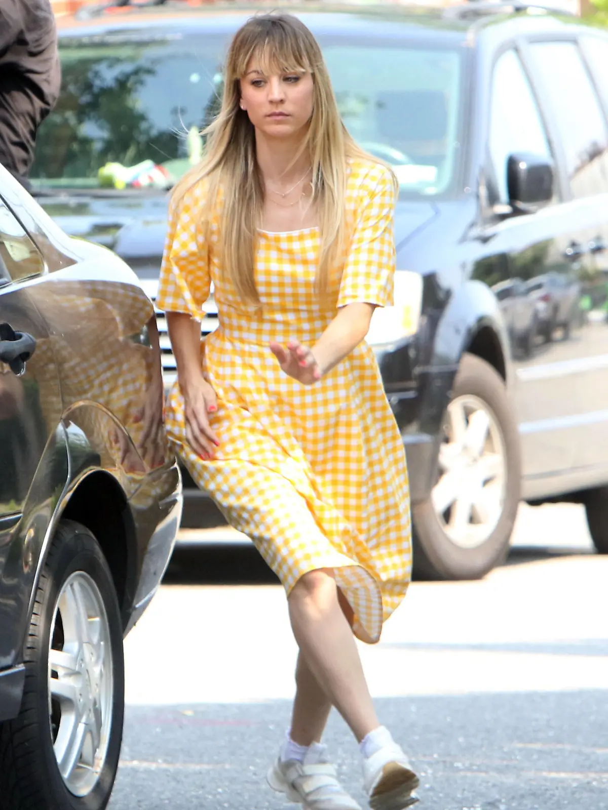  NEW YORK, NY - August 11: Kaley Cuoco on the set of Meet Cute on August 11, 2021 in New York City. PUBLICATIONxNOTxINxUSA Copyright: xRW/MediaPunchx