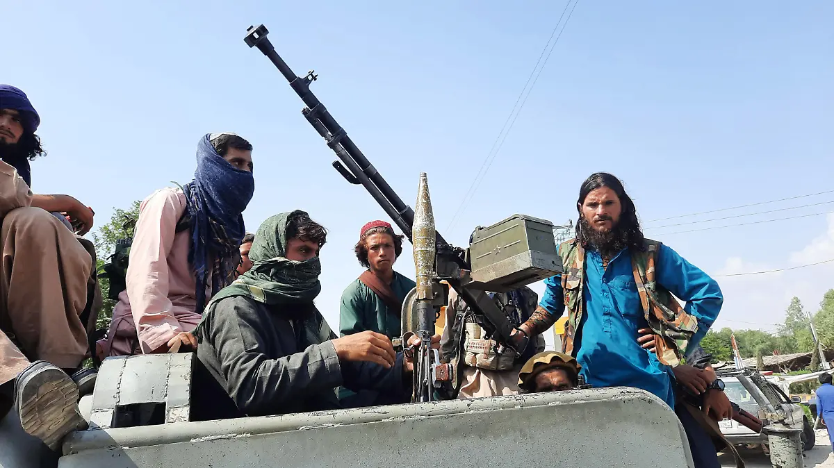  210815 -- MEHTARLAM, Aug. 15, 2021  -- Taliban militants are seen in Mehtarlam, capital of Laghman province, eastern Afghanistan, Aug. 15, 2021. Str/ AFGHANISTAN-LAGHMAN-TALIBAN Xinhua PUBLICATIONxNOTxINxCHN