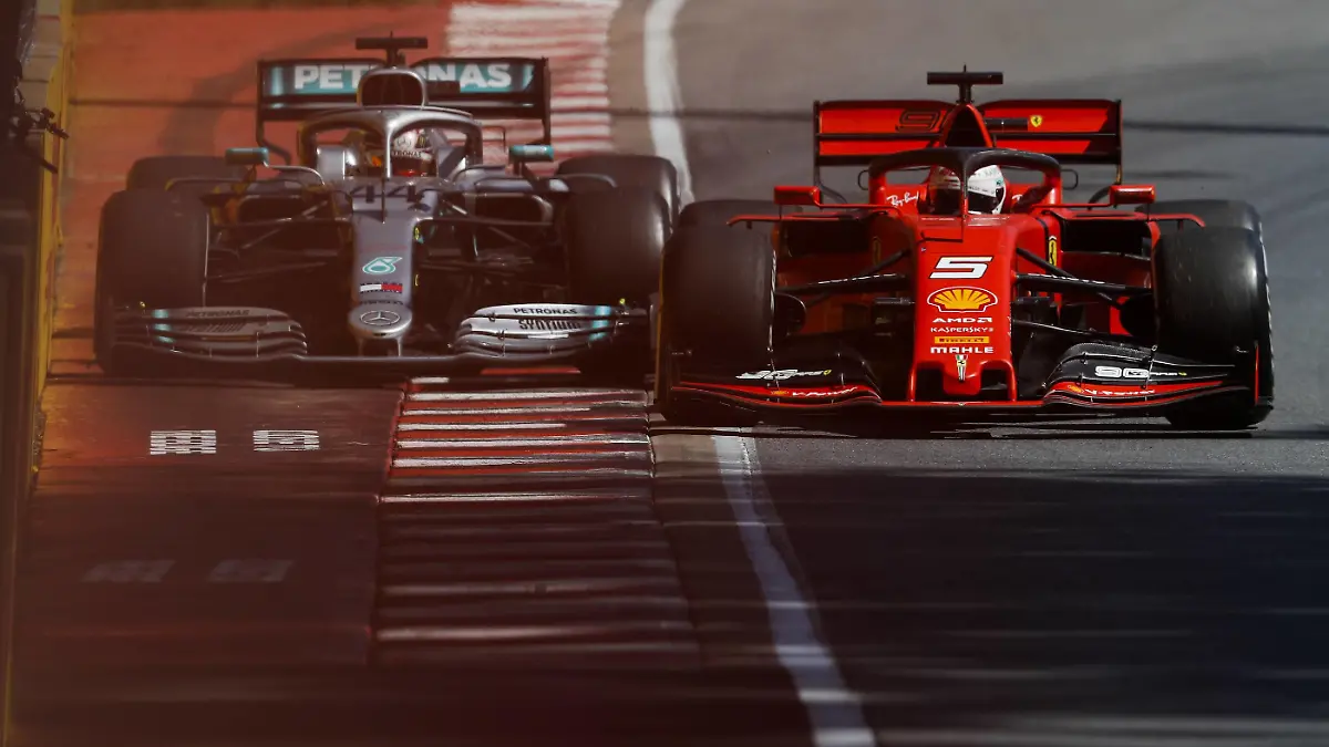 2019 Canadian GP CIRCUIT GILLES-VILLENEUVE, CANADA - JUNE 09: Sebastian Vettel, Ferrari SF90 and Lewis Hamilton, Mercedes AMG F1 W10 battle during the Canadian GP at Circuit Gilles-Villeneuve on June 09, 2019 in Circuit Gilles-Villeneuve, Canada. (Photo by Zak Mauger / LAT Images) Images) PUBLICATIONxINxGERxSUIxAUTxHUNxONLY _56I7884  