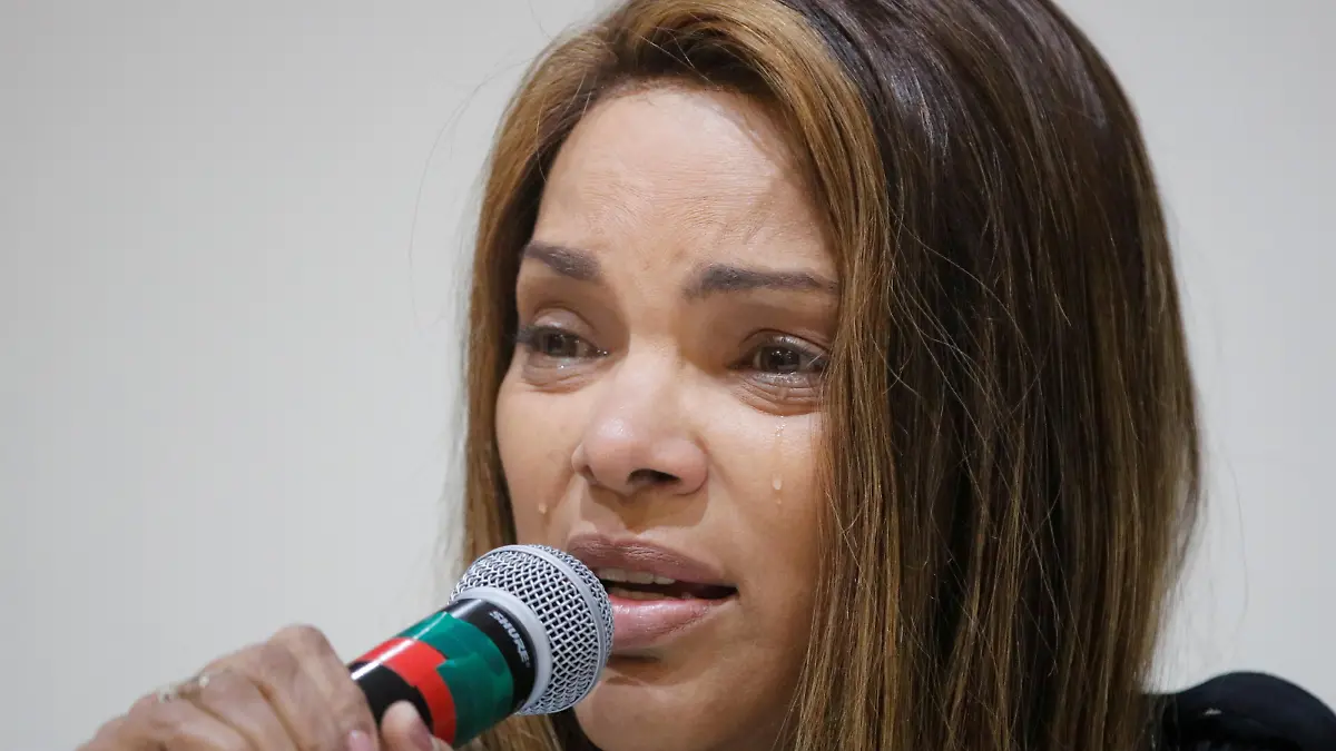 FILE PHOTO: Brazilian Congresswoman Flordelis de Souza reacts as she talks about her husband, pastor Anderson do Carmo, who was shot more than 30 times at their home, at the Brazilian congress in Brasilia, Brazil, June 25, 2019. Picture taken June 25, 2019. Fernando Brazao/Agencia Brasil/Handout via REUTERS ATTENTION EDITORS - THIS IMAGE HAS BEEN SUPPLIED BY A THIRD PARTY./File Photo