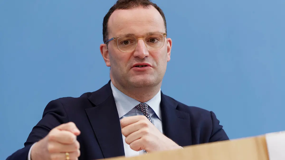  Horst Seehofer  Jens Spahn 2021-07-21 - Deutschland, Berlin - Bundespressekonferenz: Horst Seehofer CSU, Bundesminister des Inneren, für Bau und Heimat, und Jens Spahn CDU, r., Bundesgesundheitsminister, stellen die Nationale Reserve Gesundheitsschutz vor. *** Horst Seehofer Jens Spahn 2021 07 21 Germany, Berlin Federal Press Conference Horst Seehofer CSU , Federal Minister of the Interior, for Building and Home Affairs, and Jens Spahn CDU , r , Federal Minister of Health, present the National Reserve Health Protection