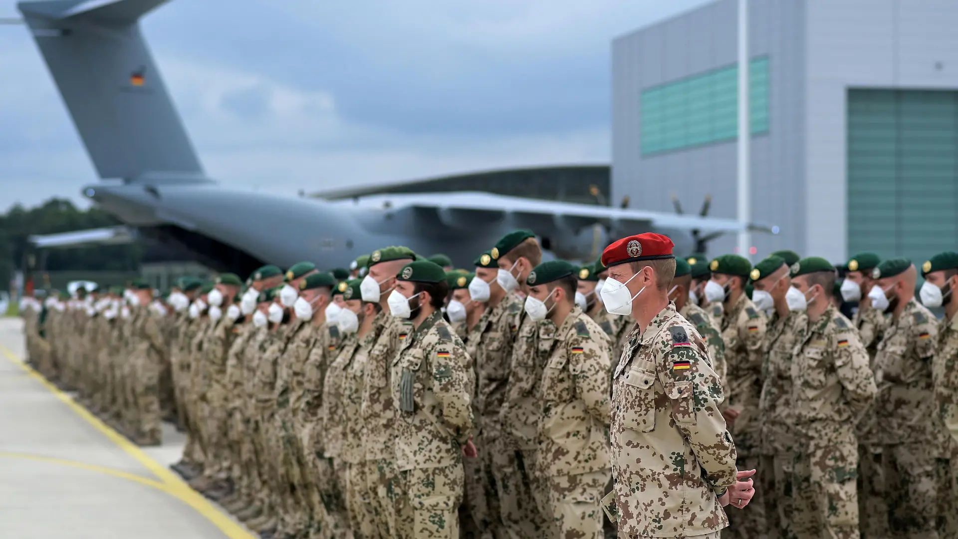 FILE PHOTO: German soldiers line up for the final roll call in front of an German armed forces Bundeswehr Airbus A400M cargo plane after returning from Afghanistan at the airfield in Wunstorf, Germany, June 30, 2021. Hauke-Christian Dittrich/Pool via REUTERS/File Photo