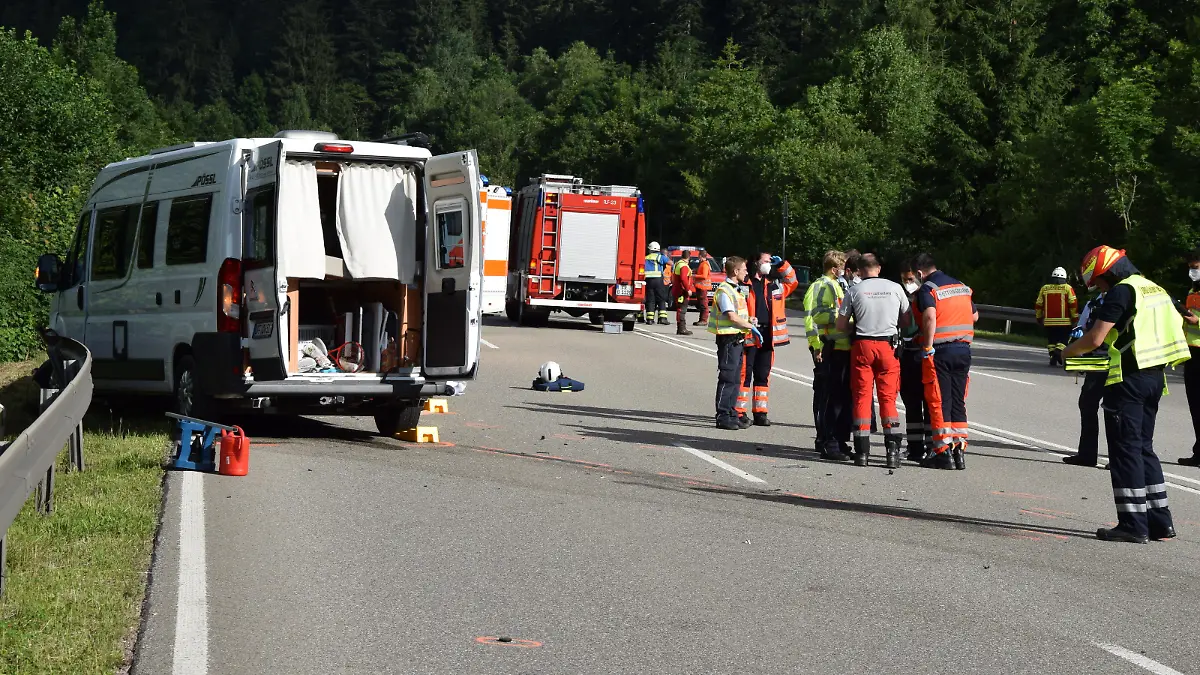 Die Helfer konnten nichts mehr für Leighan und ihren Vater Randy tun - sie starben bei dem Autounfall nahe Freiburg.