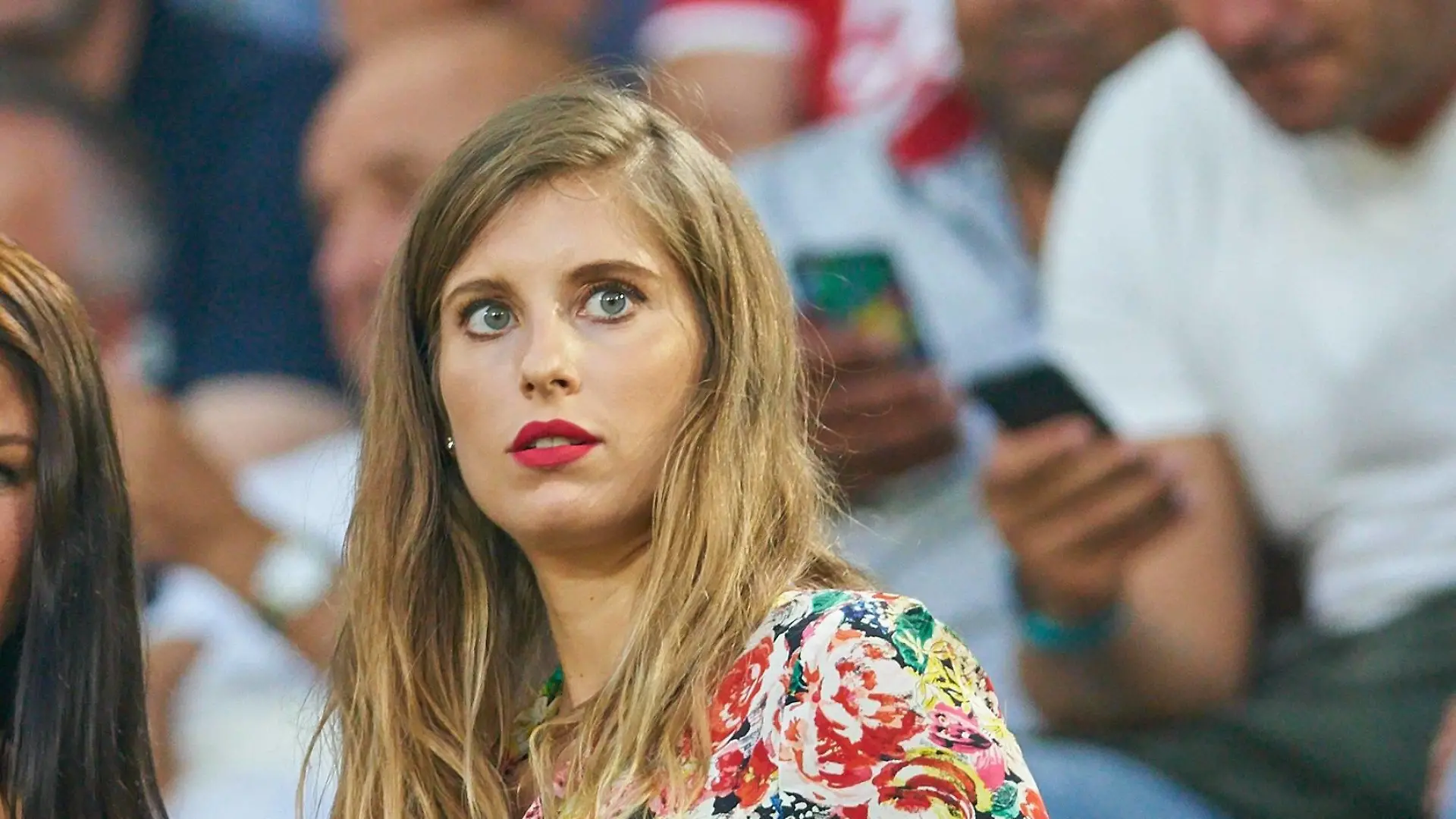 Bilder des Tages - SPORT Cathy Fischer, Ehefrau von Mats HUMMELS, FCB 5 FC BAYERN MUENCHEN - BAYER 04 LEVERKUSEN Fussball 1. Bundesliga , Muenchen, am 18.08.2017, 1.Spieltag, Saison 2017/2018, 1.Liga, 1.Bundesliga,FCB

Images the Day Sports Cathy Fischer Wife from Mats Hummels FCB 5 FC Bavaria Munich Bayer 04 Leverkusen Football 1 Bundesliga Munich at 18 08 2017 1 Matchday Season 2017 2018 1 League 1 Bundesliga FCB  